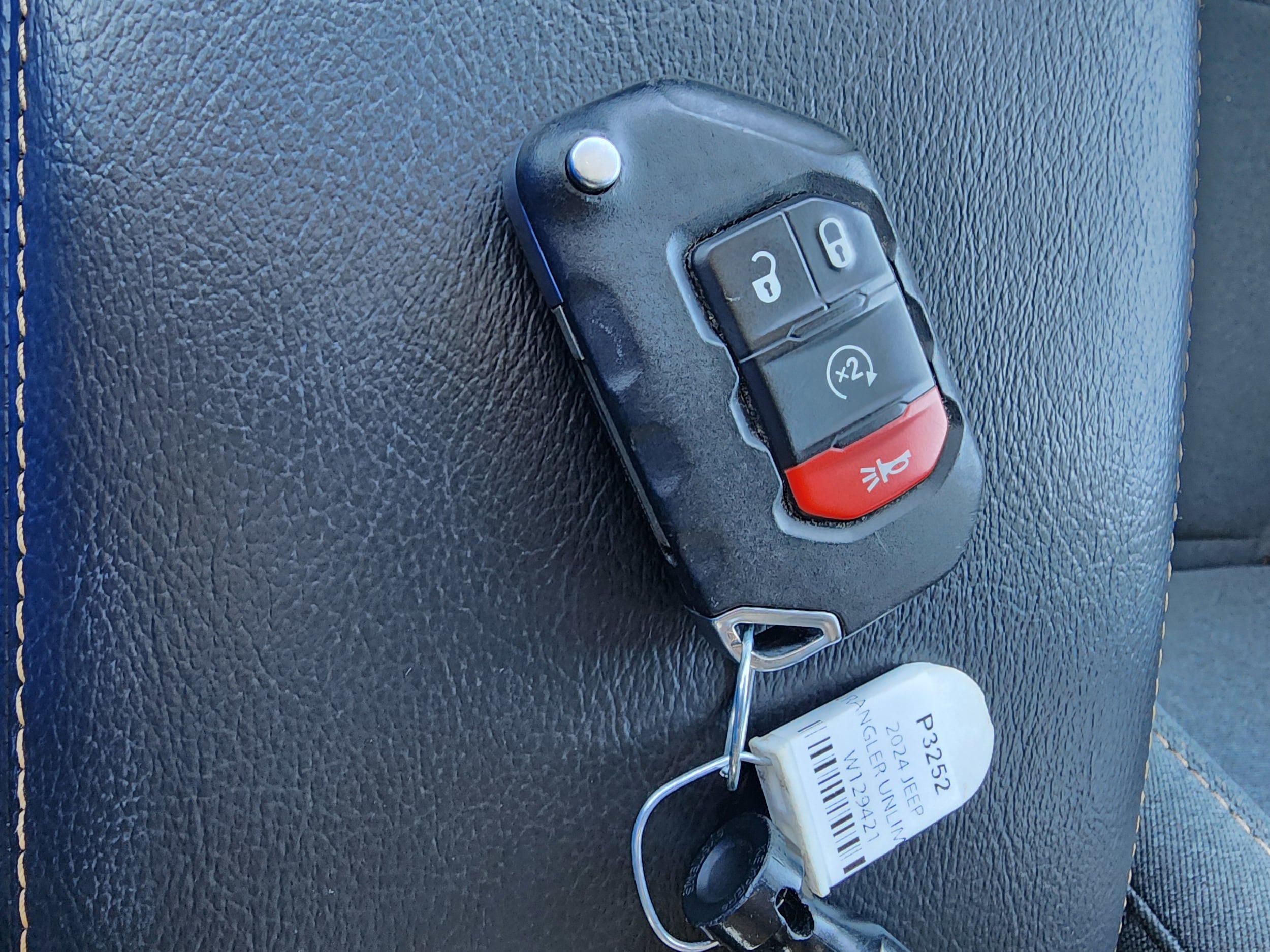 2024 Jeep Wrangler 4-Door Sahara - Photo 29