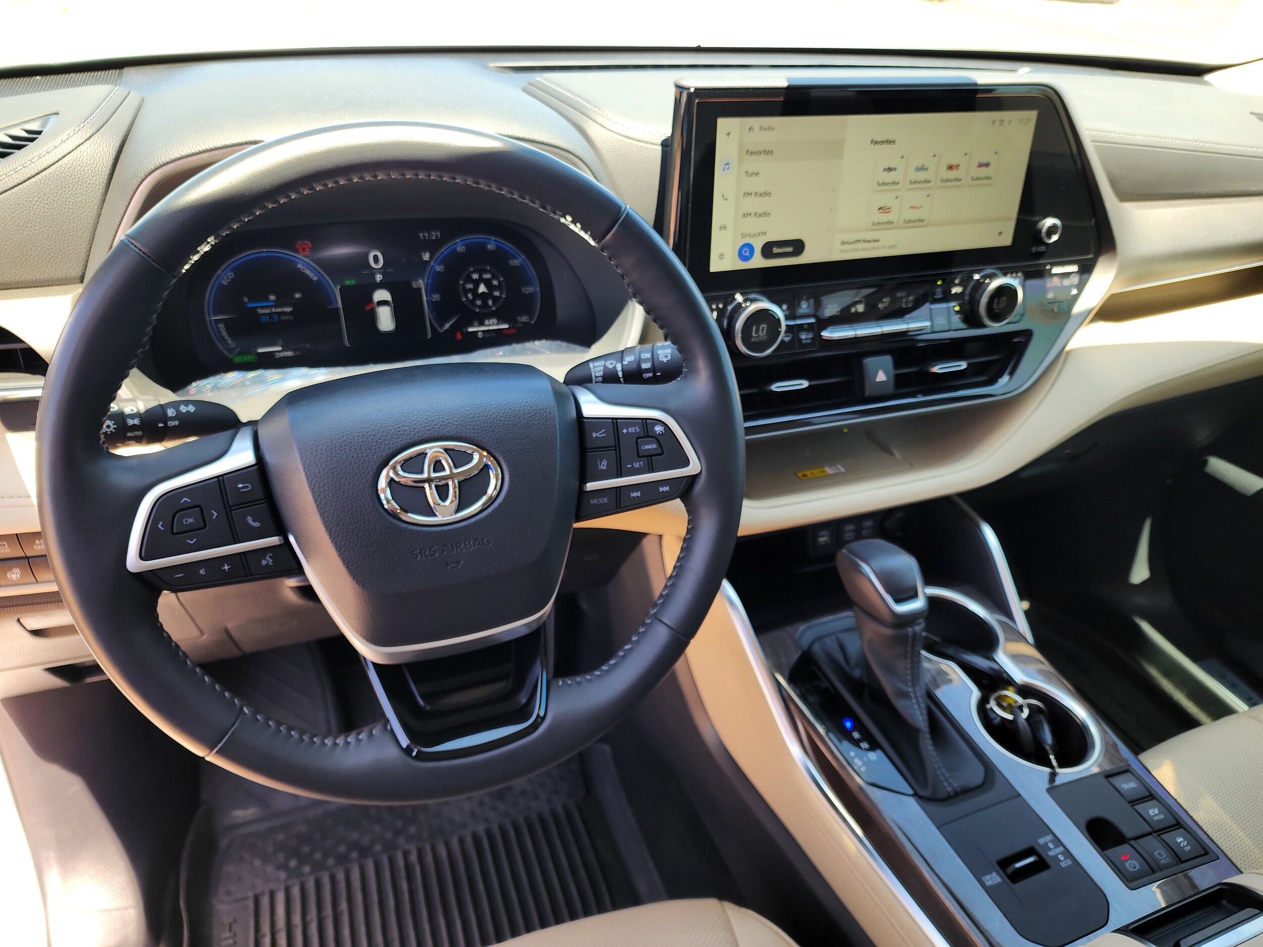 2023 Toyota Highlander Hybrid Limited photo 2