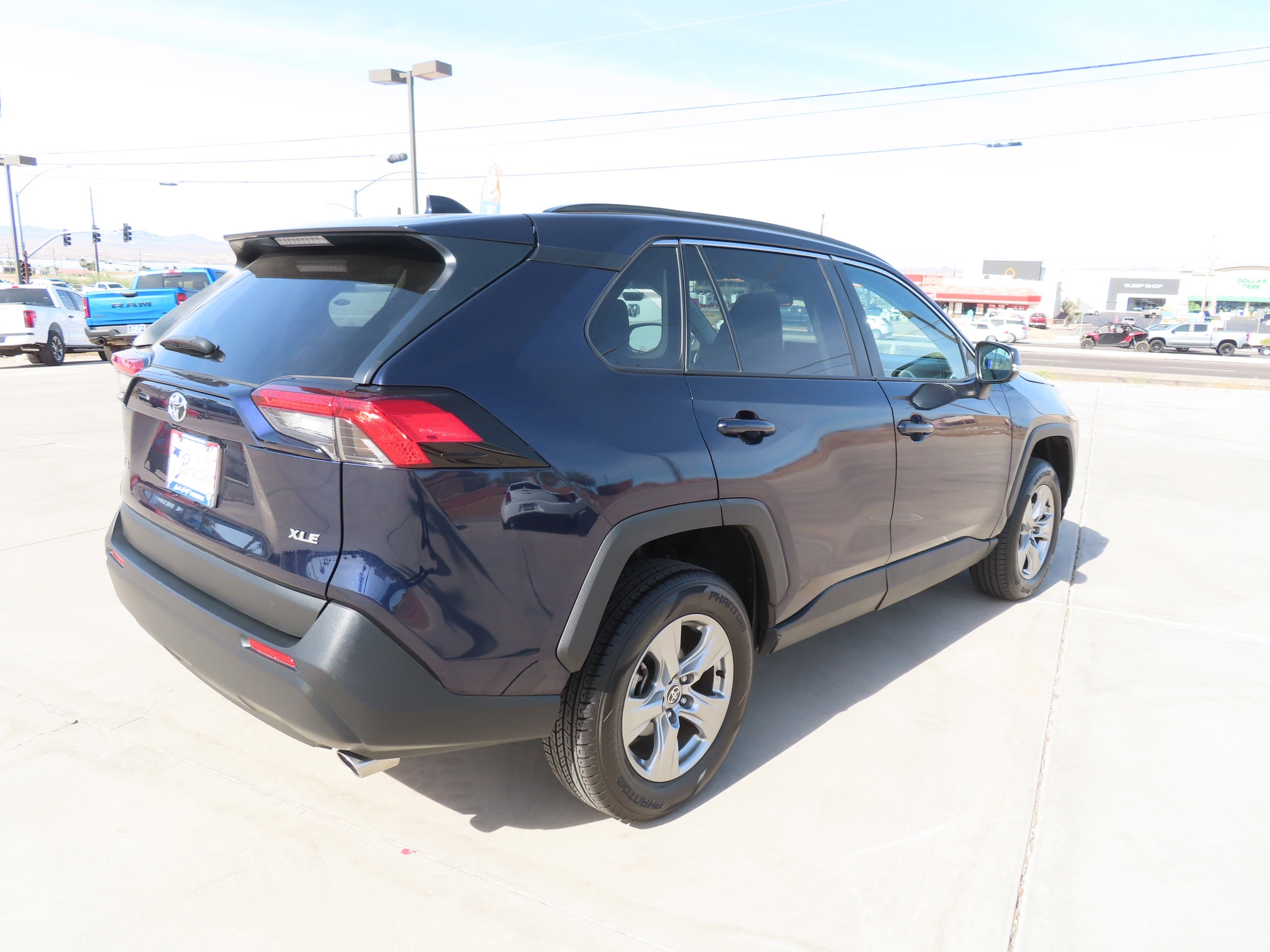 2024 Toyota RAV4 XLE - Photo 6