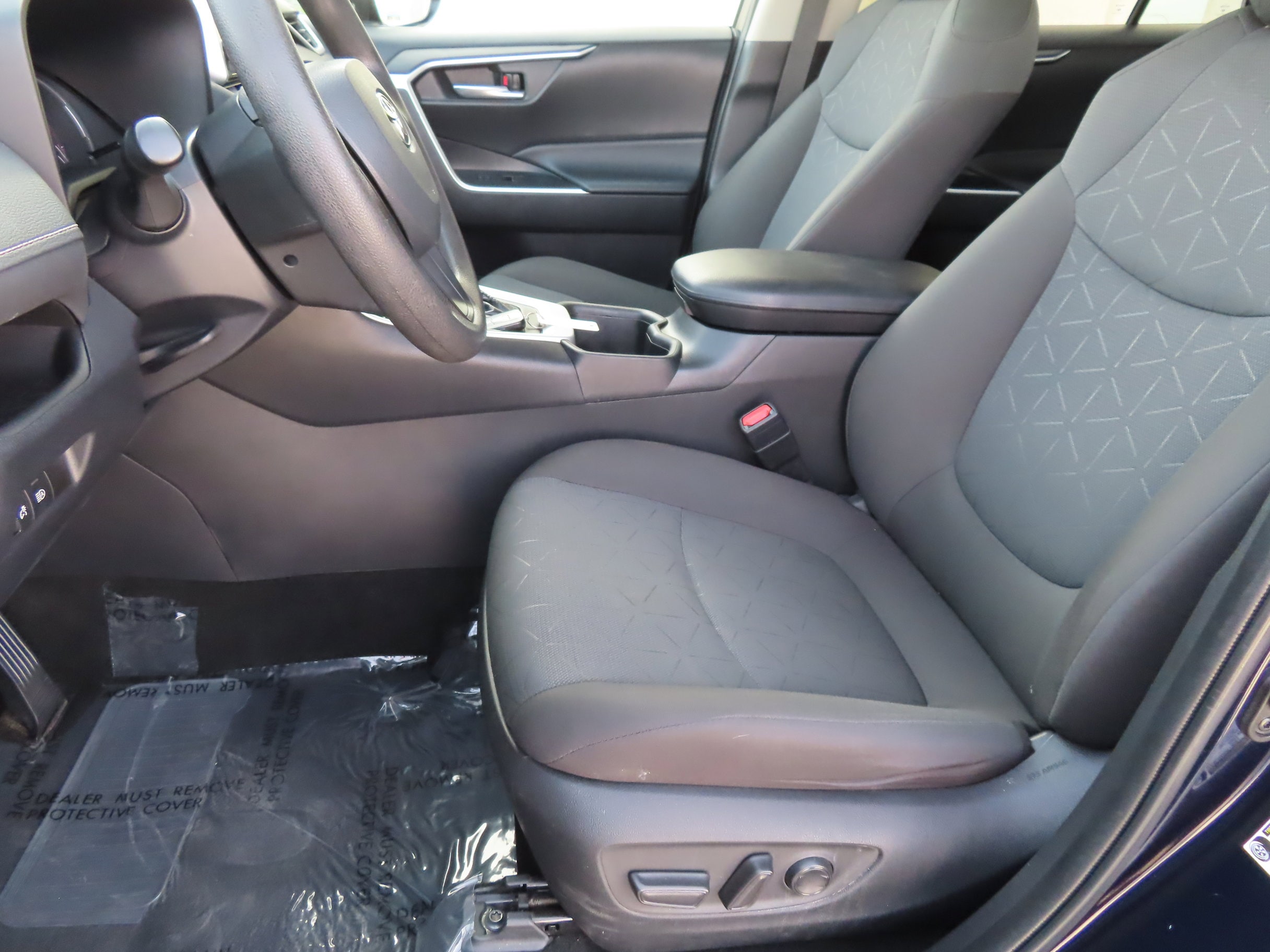 2024 Toyota RAV4 XLE - Photo 11