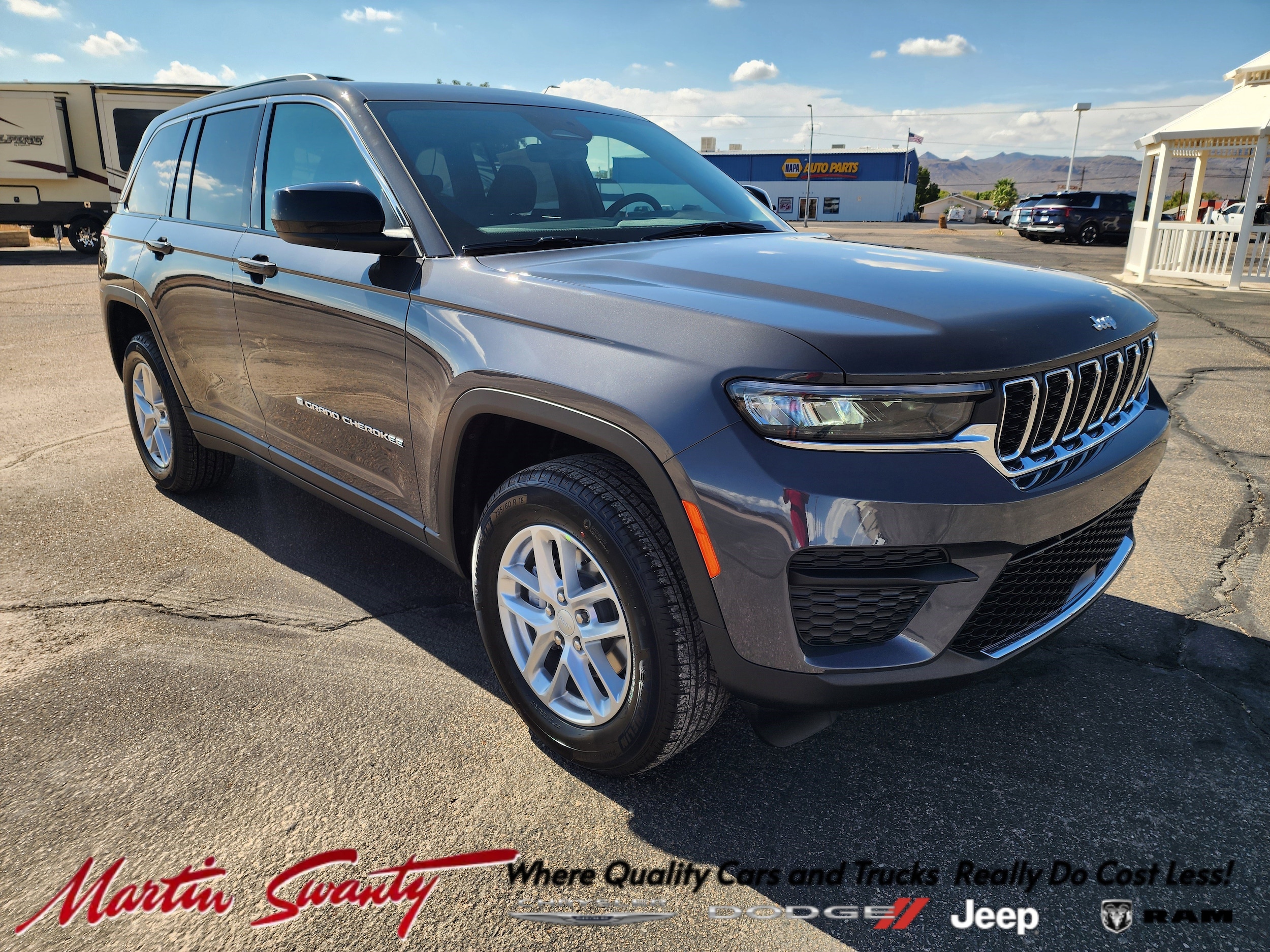 2025 Jeep Grand Cherokee LAREDO X 4X4