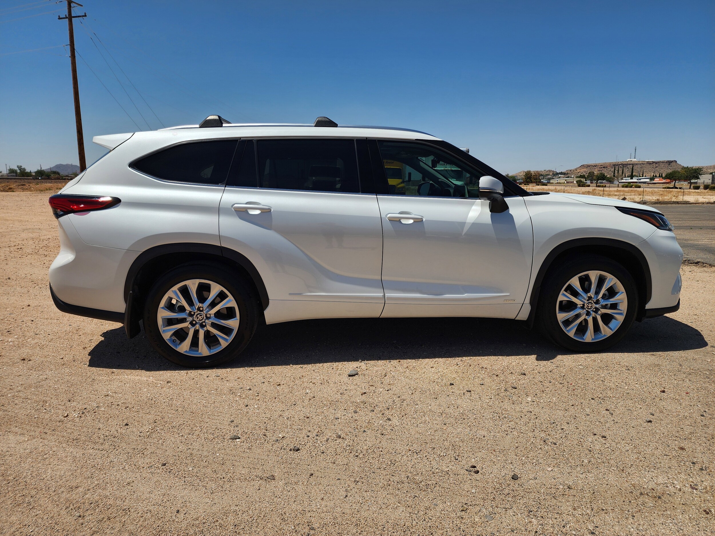 2023 Toyota Highlander Hybrid Limited photo 2