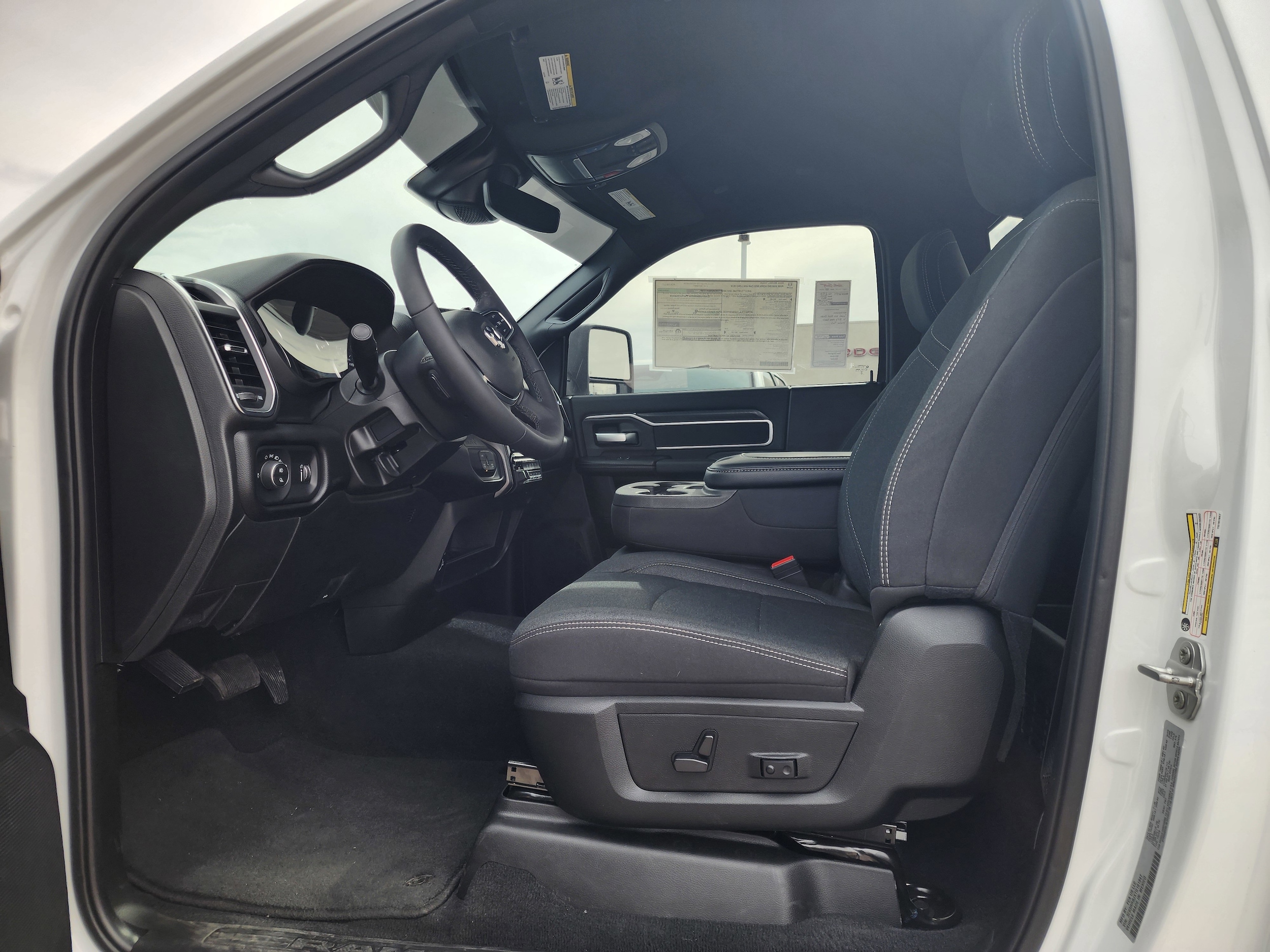 2026 RAM 3500 Big Horn - Photo 10