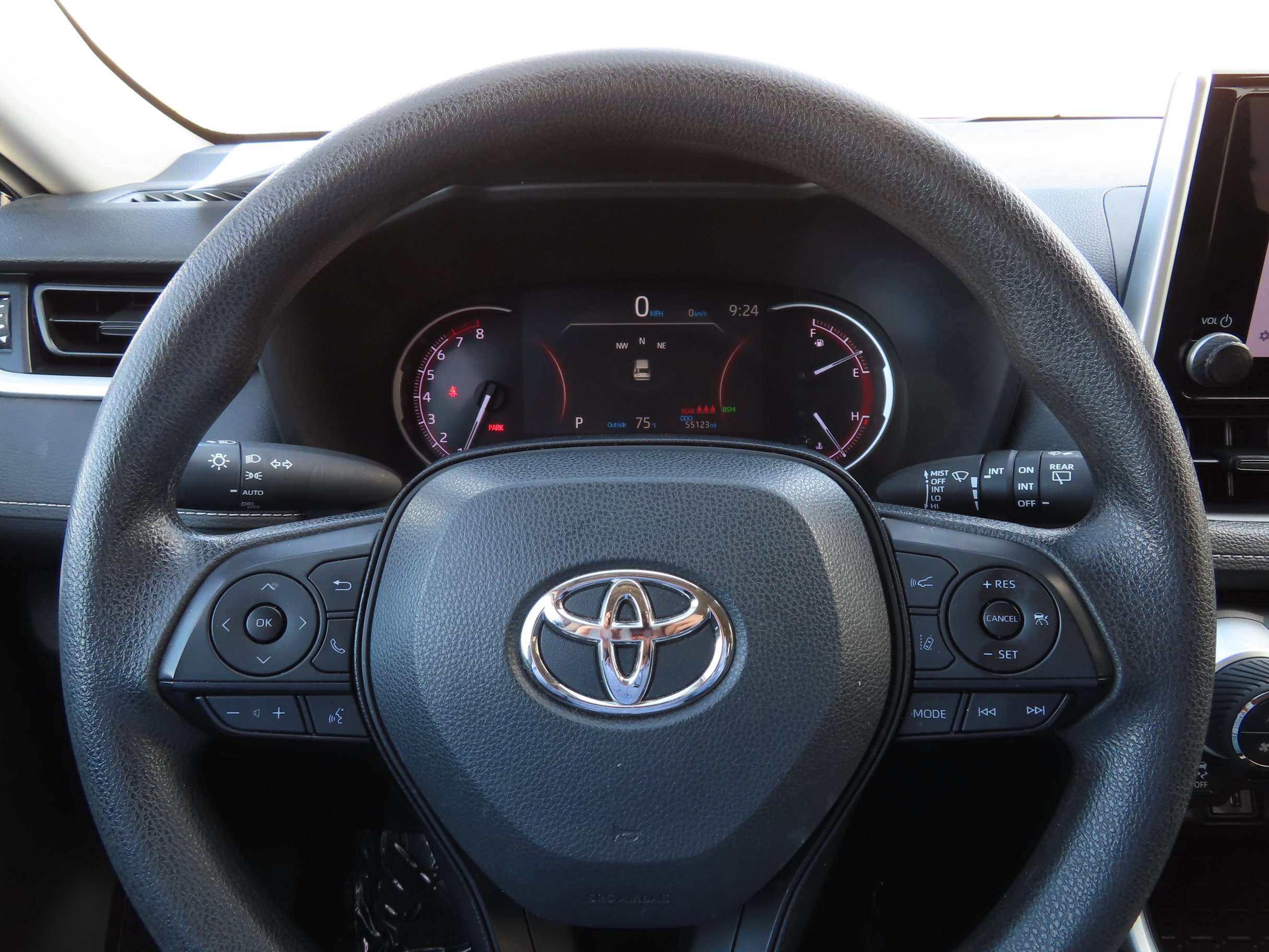 2024 Toyota RAV4 XLE - Photo 19