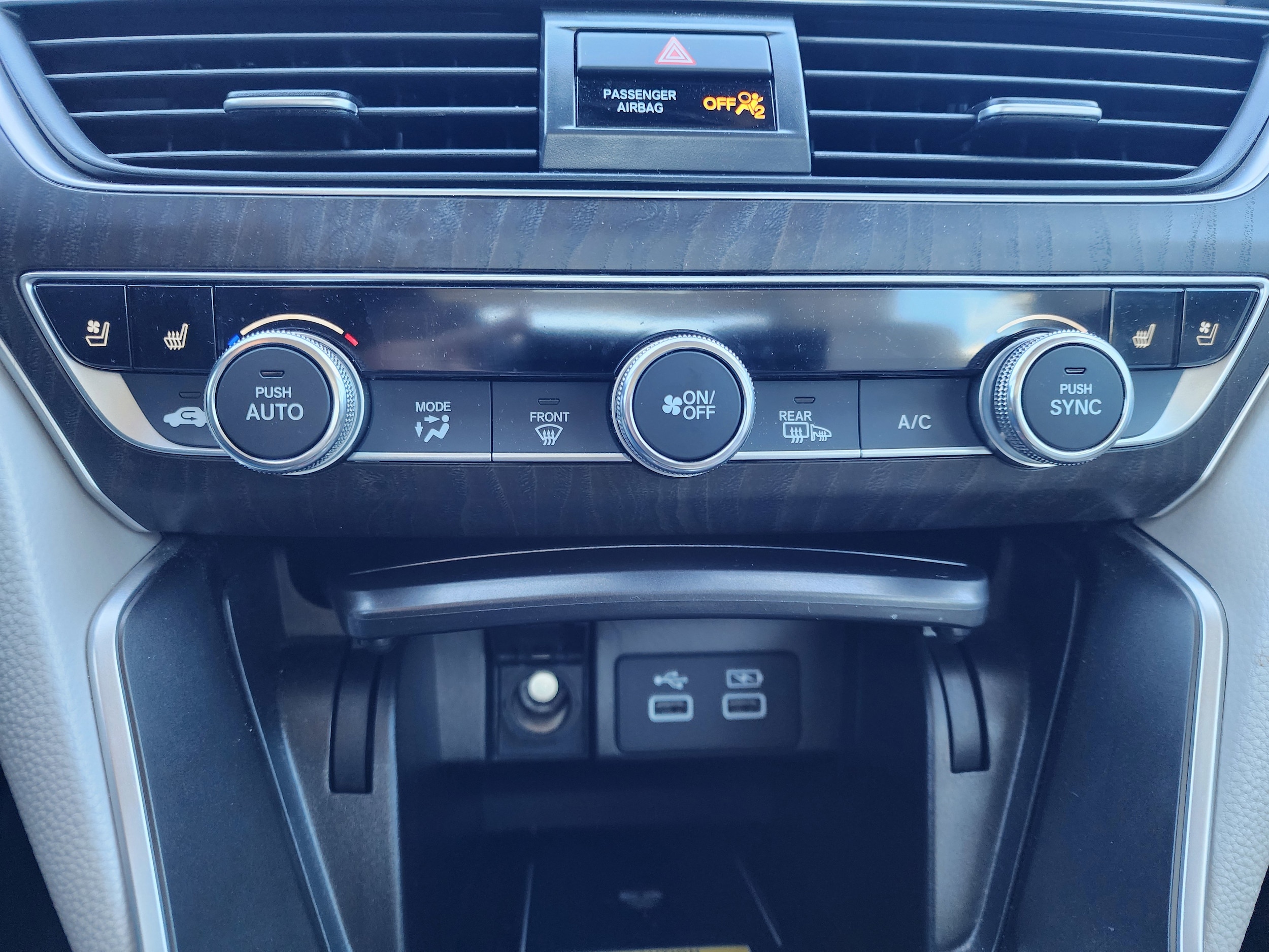 2022 Honda Accord Hybrid Touring - Photo 25