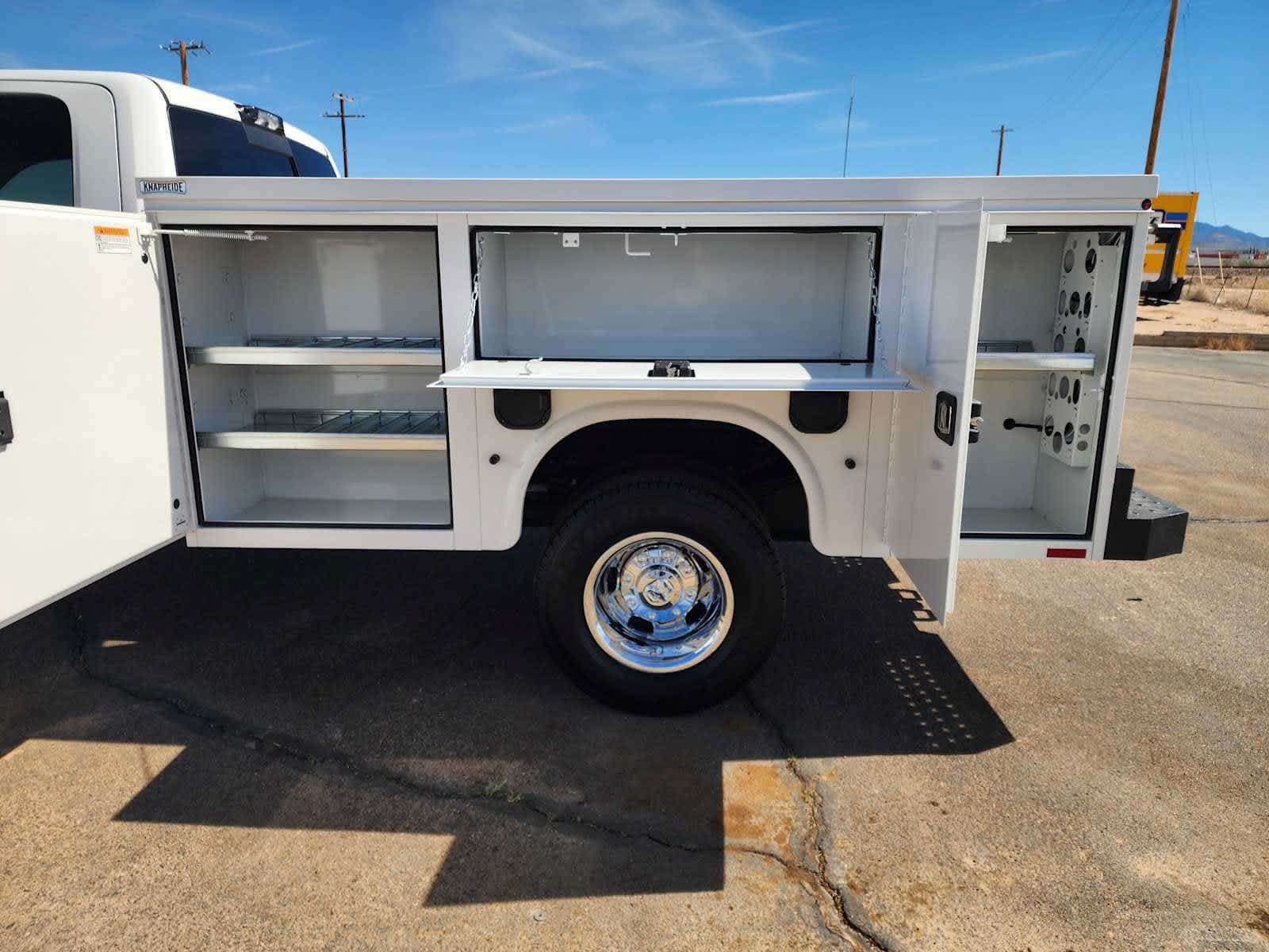 2026 RAM 3500 Chassis Tradesman - Photo 9