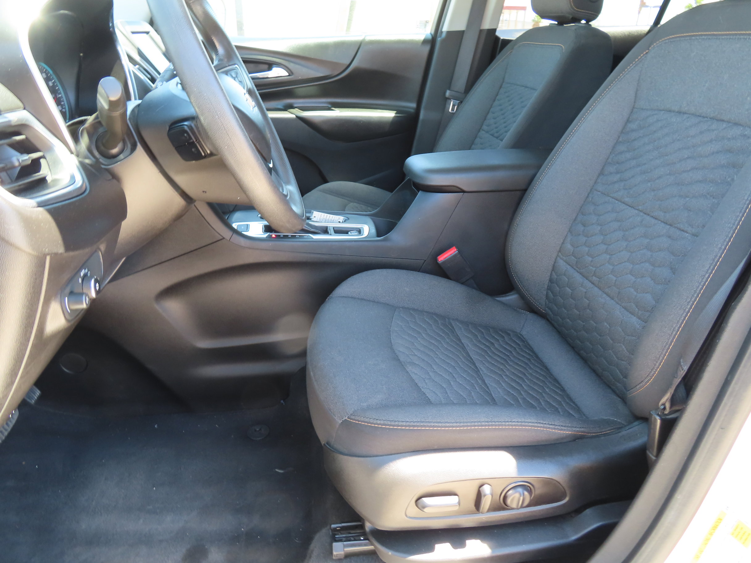2021 Chevrolet Equinox LT - Photo 12