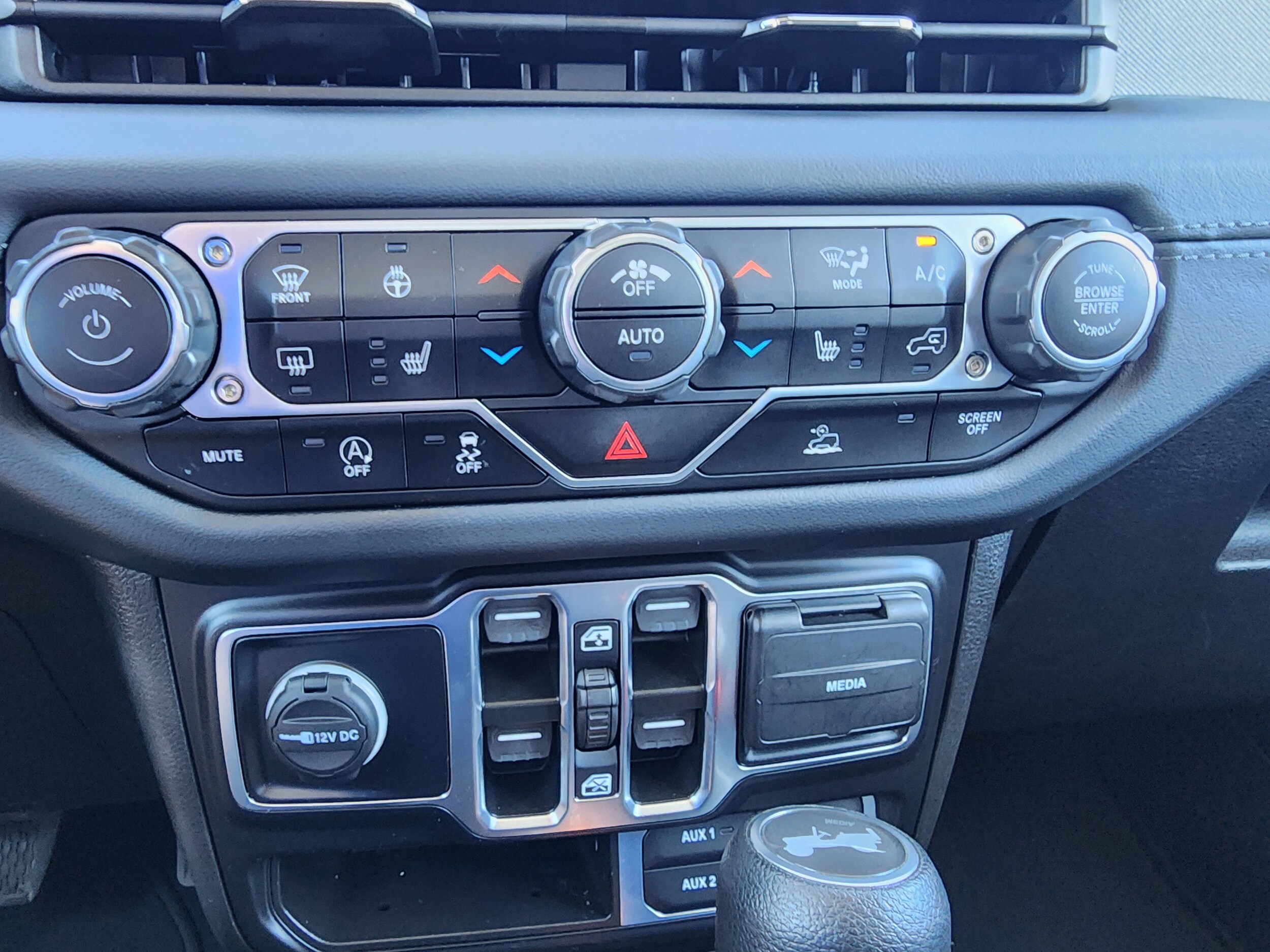 2024 Jeep Wrangler 4-Door Sahara - Photo 26