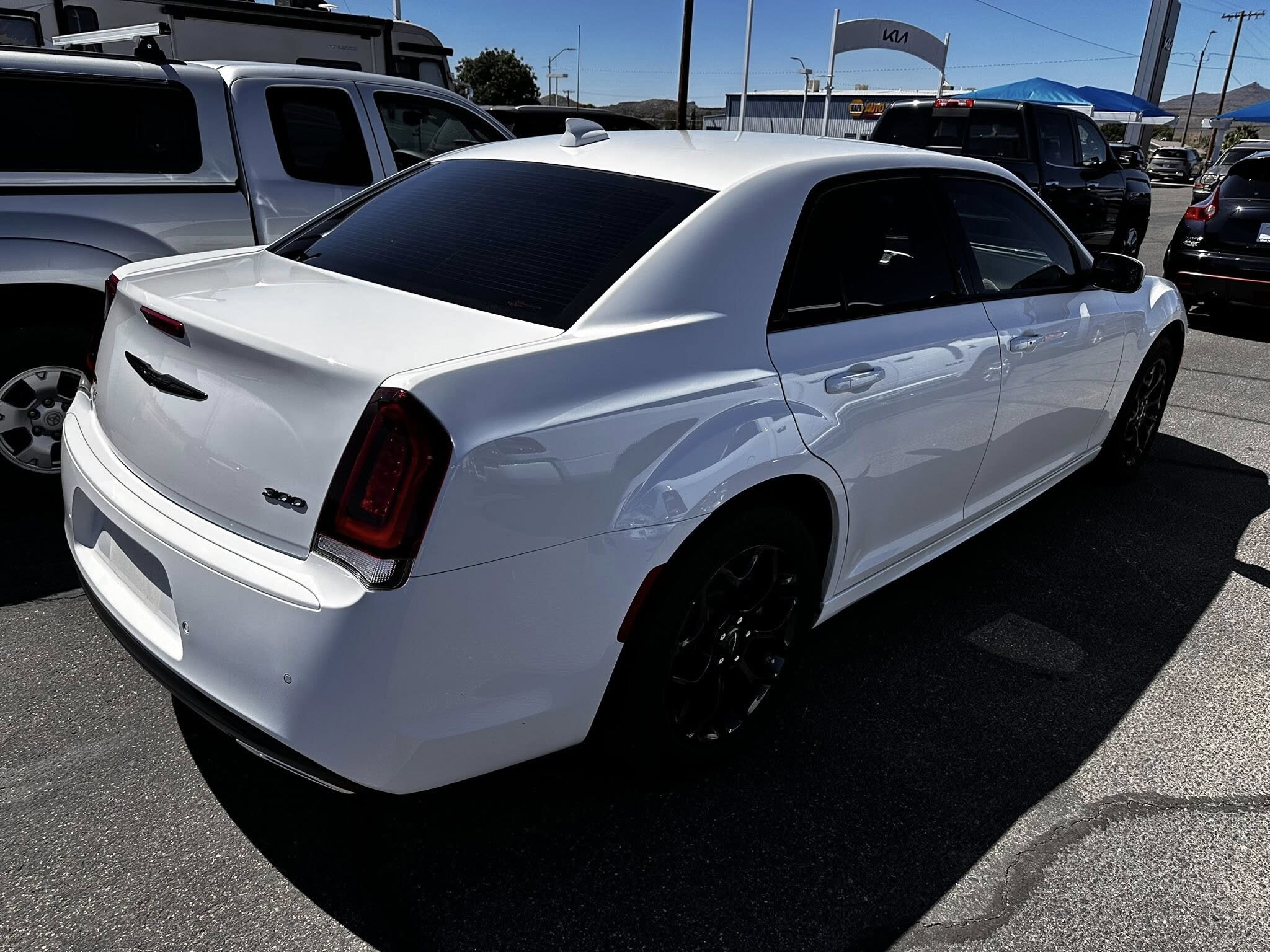 2023 Chrysler 300 Touring L photo 3