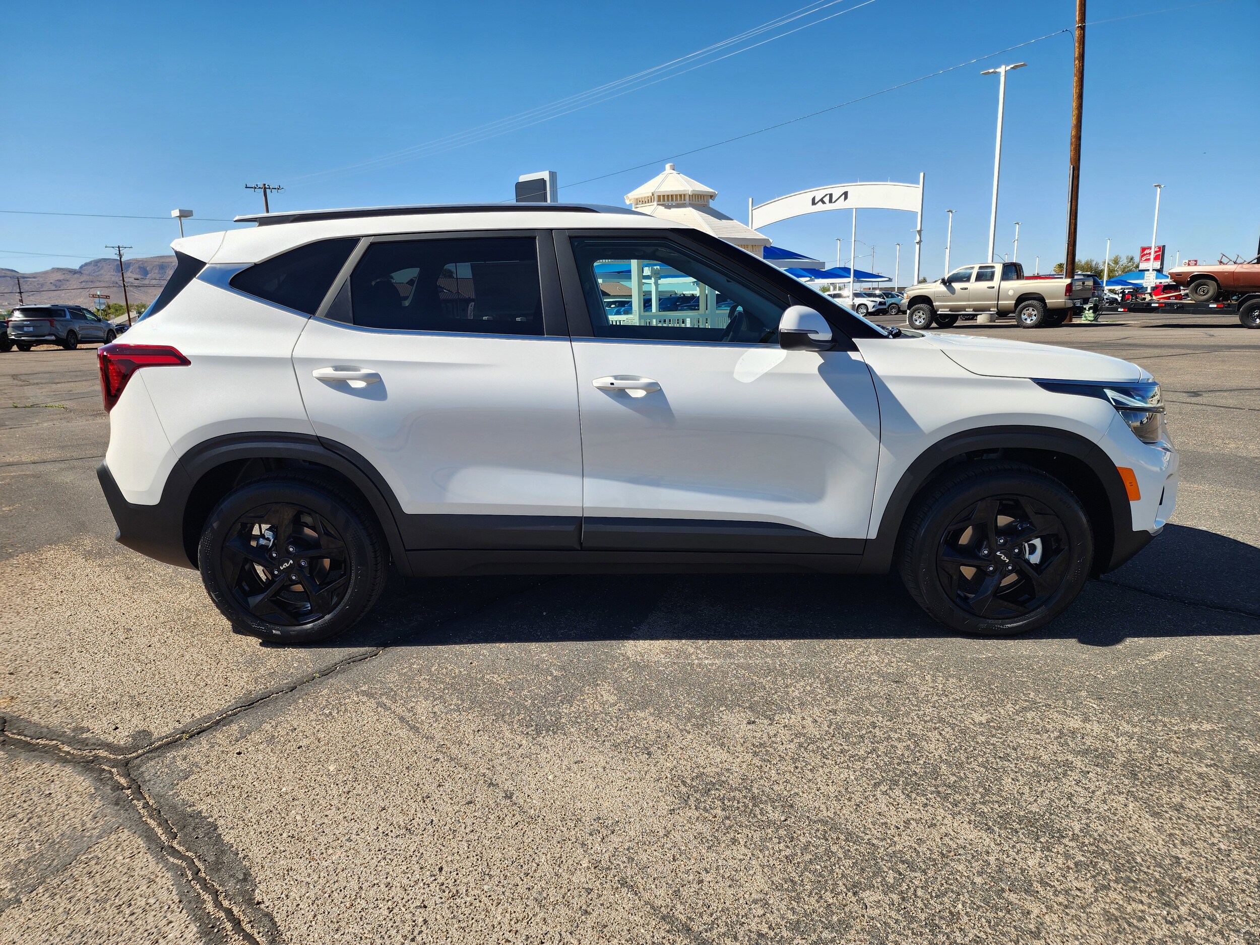 2026 Kia Seltos EX photo 3