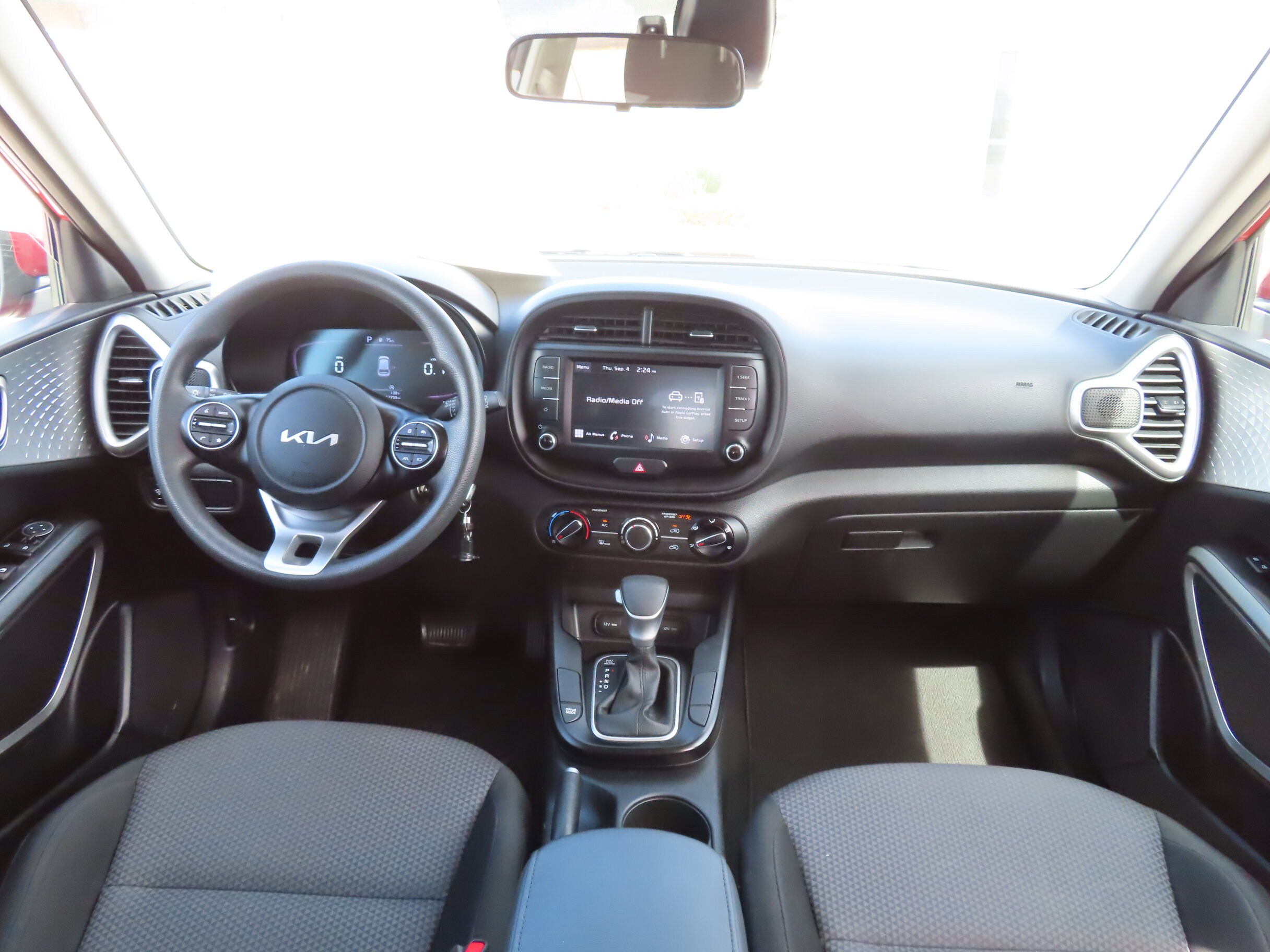 2023 Kia Soul LX photo 2
