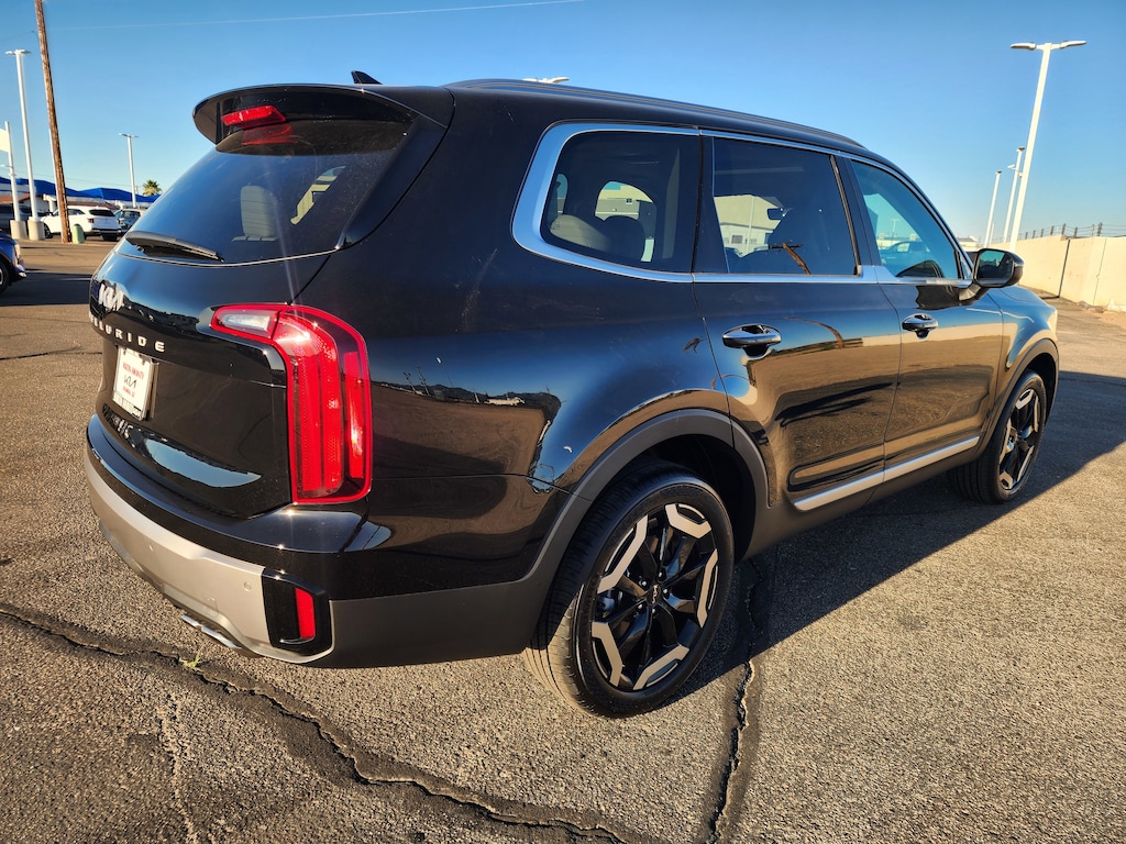 2025 Kia Telluride S photo 3