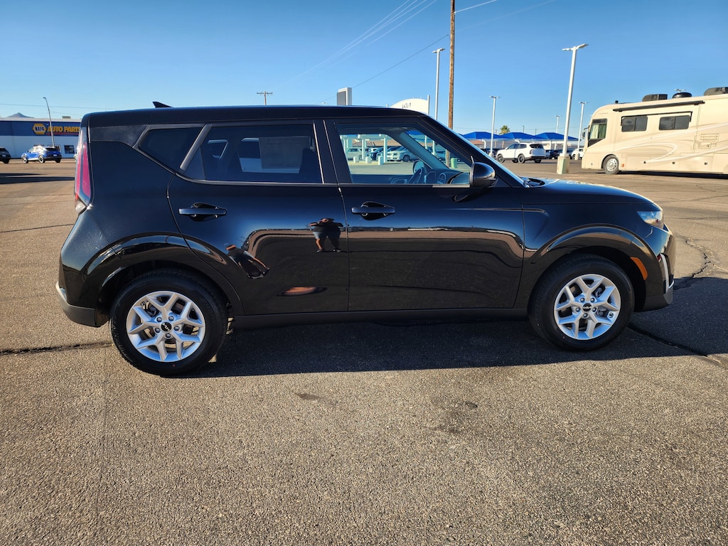 2025 Kia Soul LX S photo 4