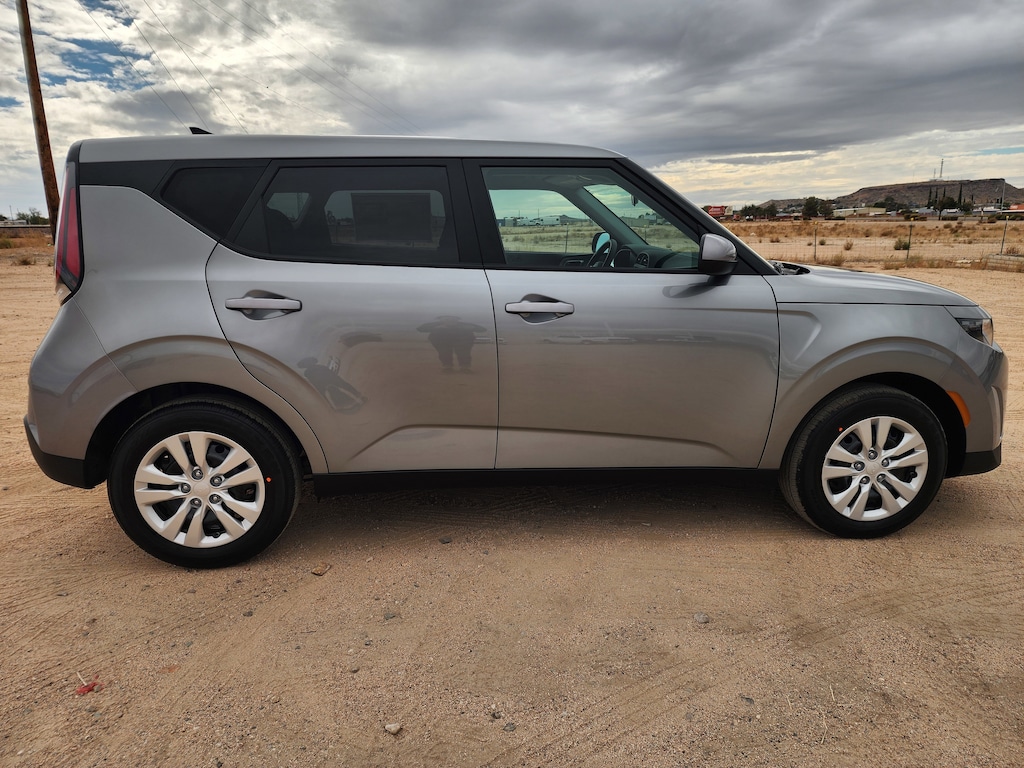 2025 Kia Soul LX S photo 4