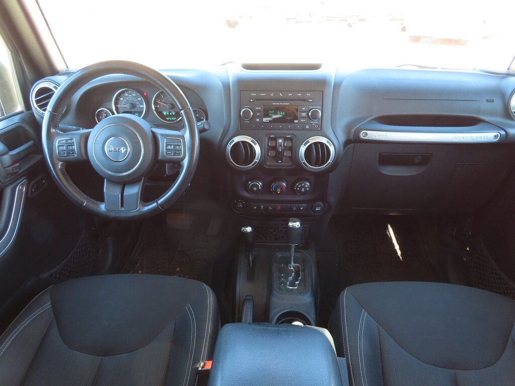 2018 Jeep Wrangler Unlimited Sahara photo 2