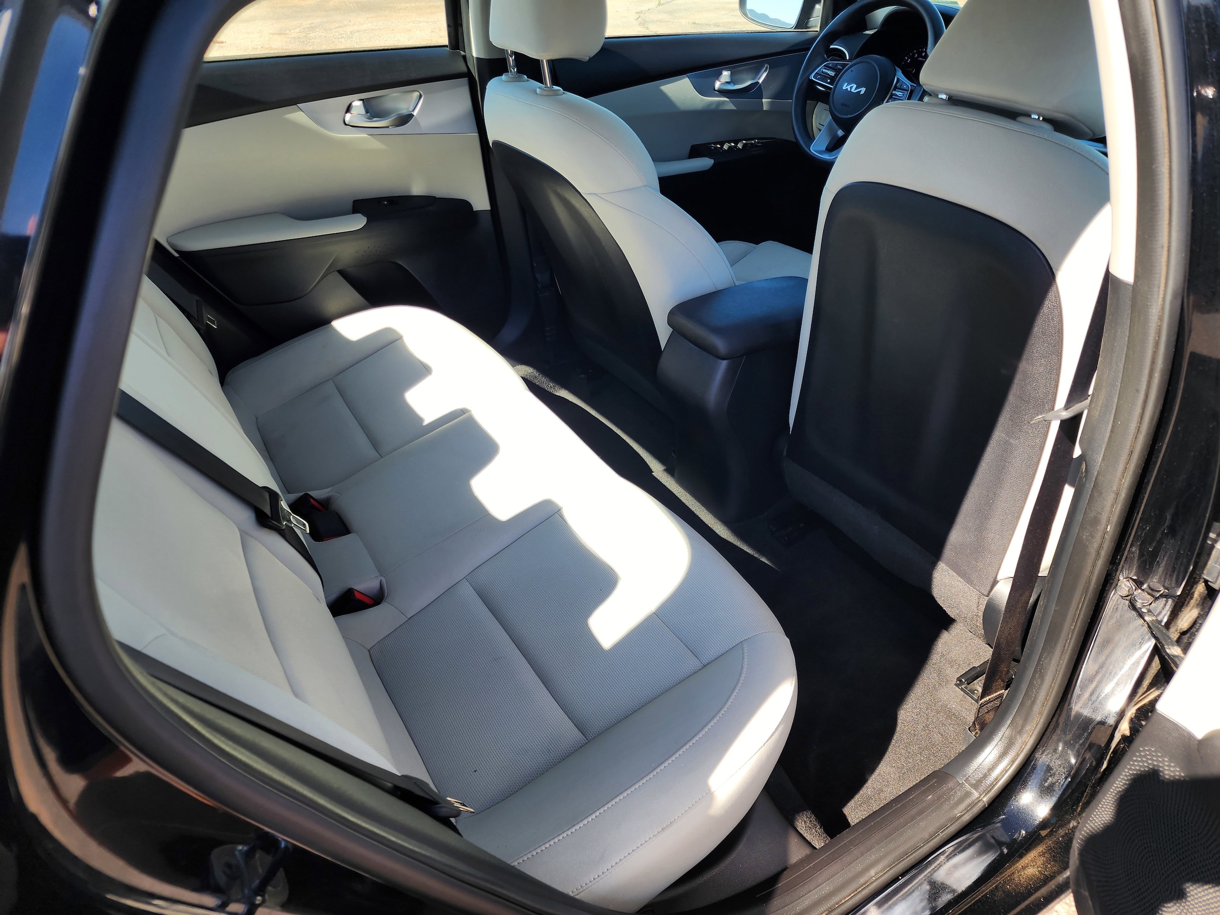 2023 Kia Forte LXS - Photo 13