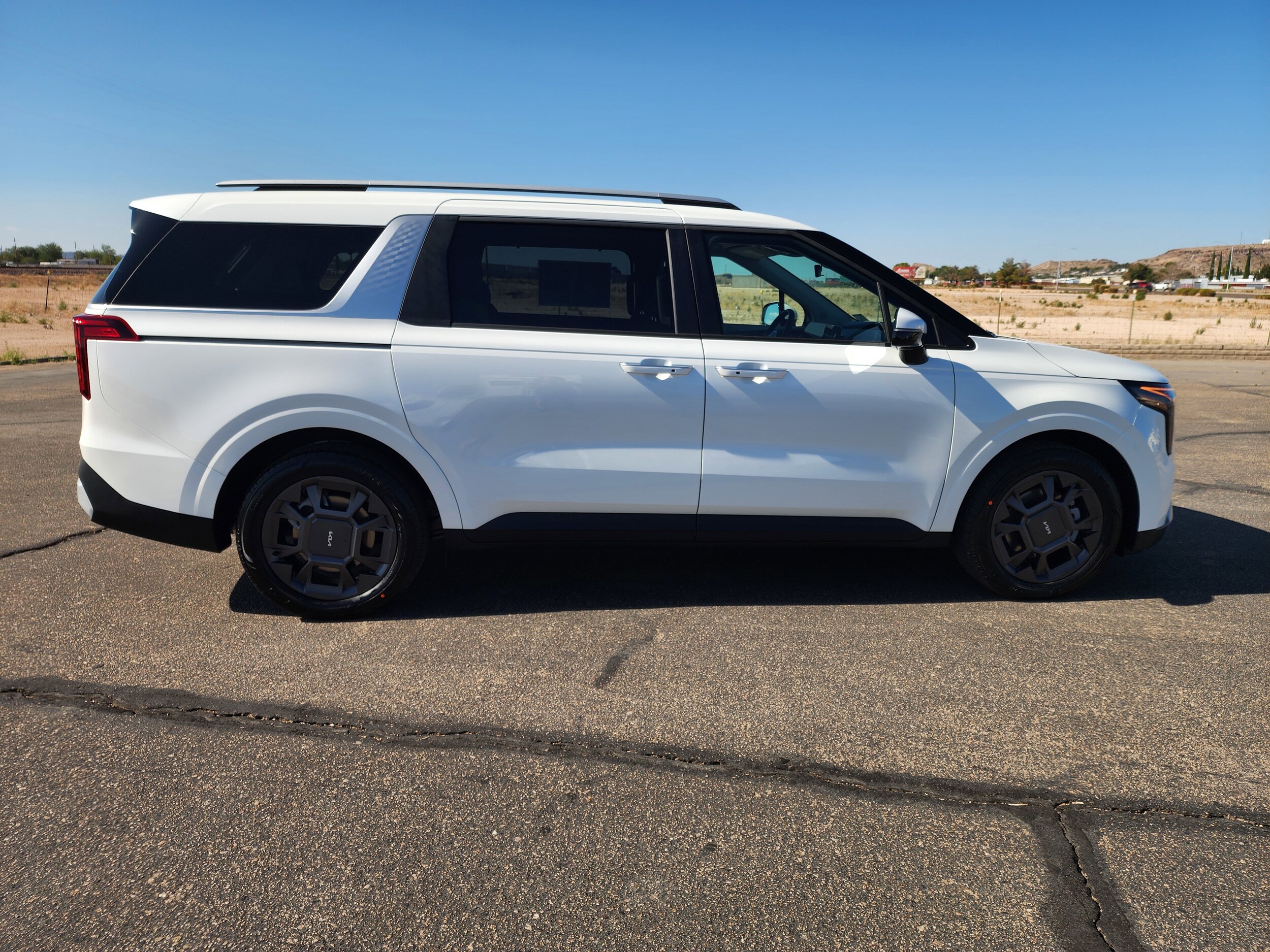 2026 Kia Carnival EX photo 4