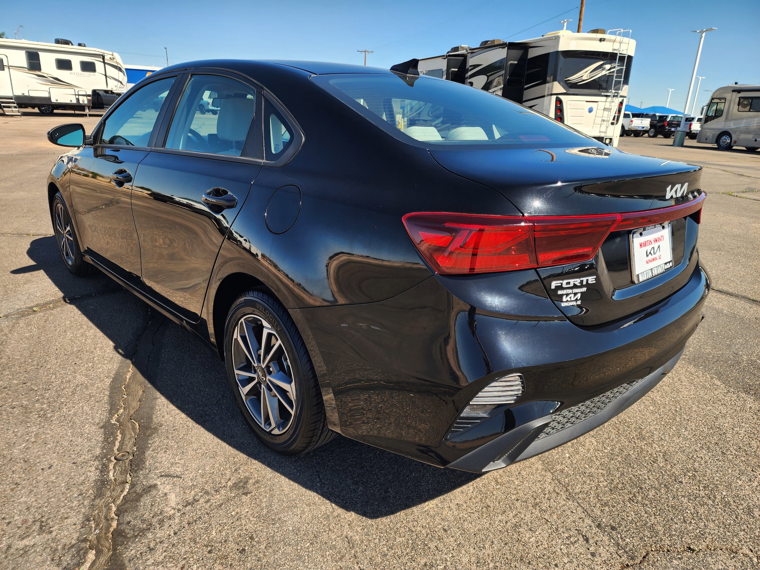2023 Kia Forte LXS - Photo 6