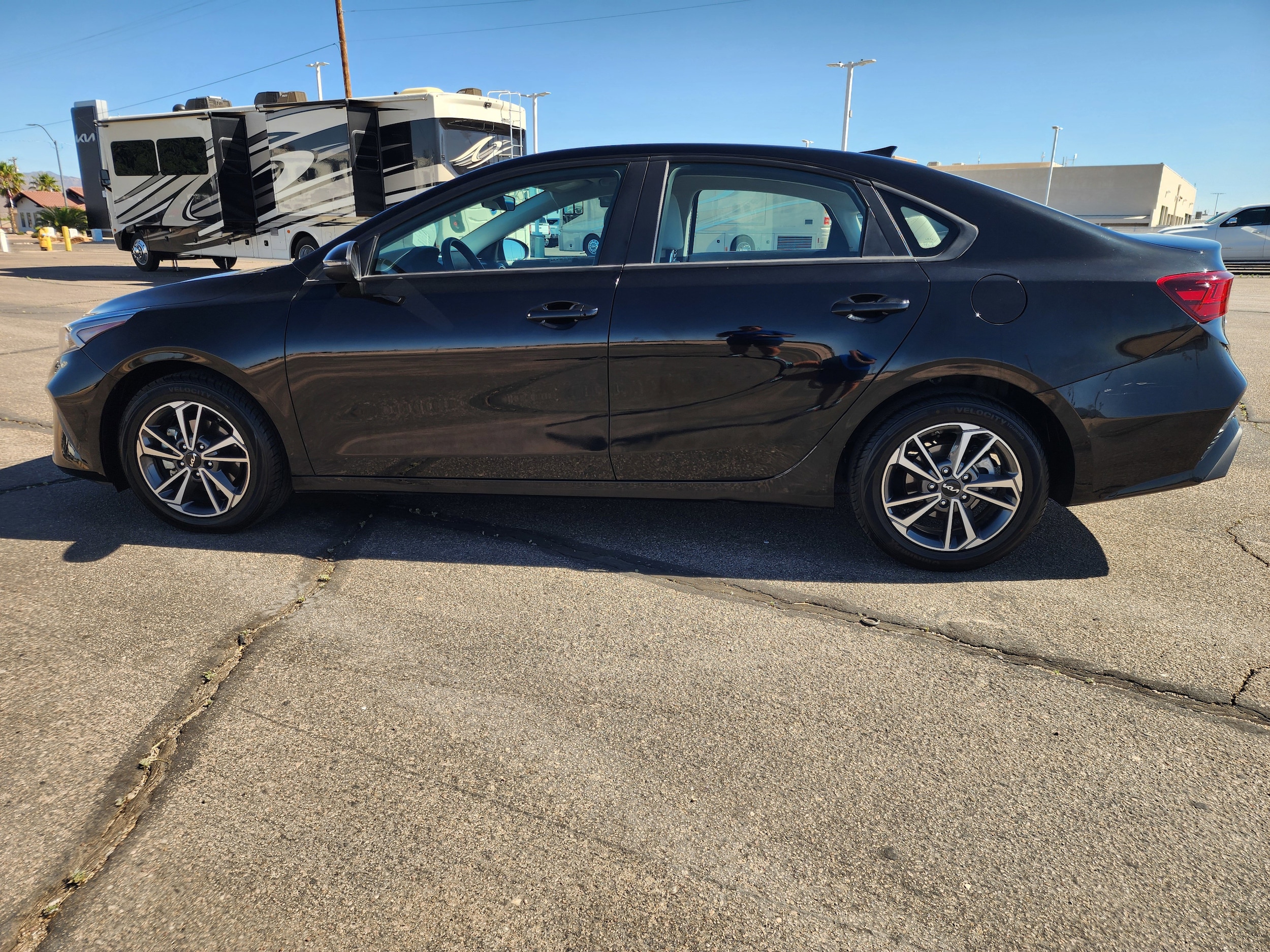 2023 Kia Forte LXS - Photo 7