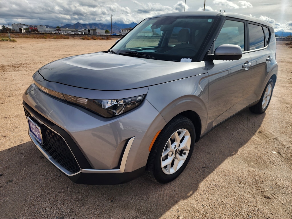 2023 Kia Soul LX photo 3