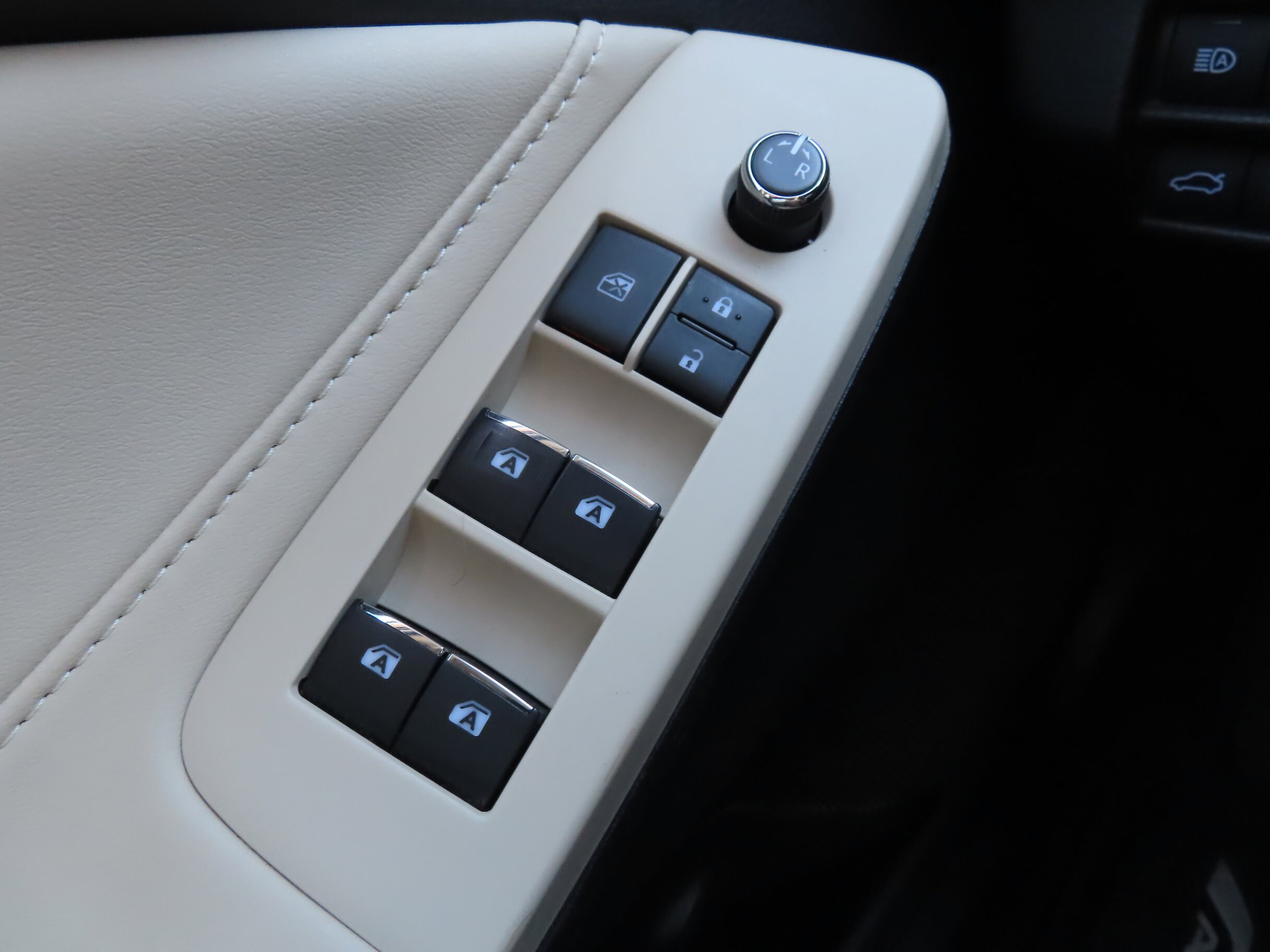 2021 Toyota Avalon XLE - Photo 17