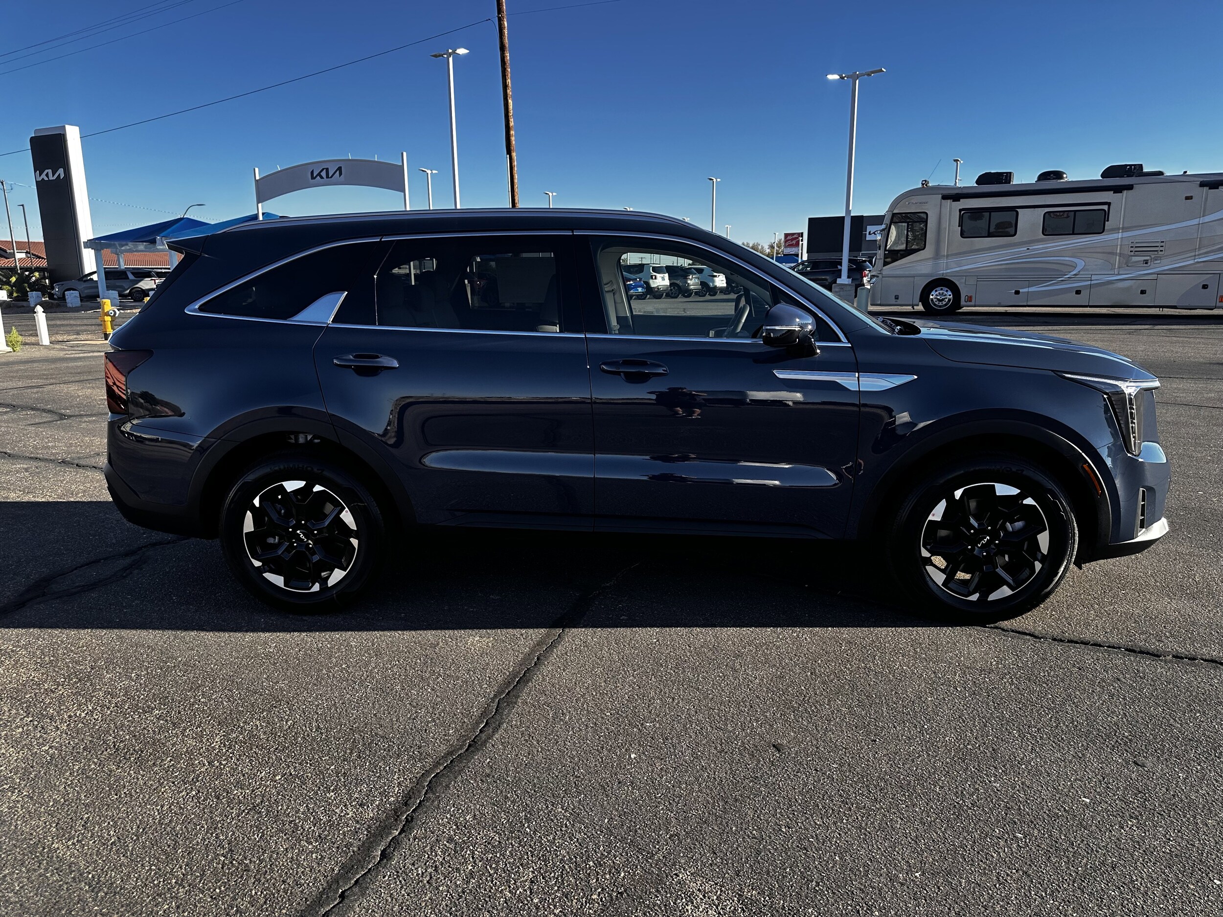 2026 Kia Sorento S photo 3