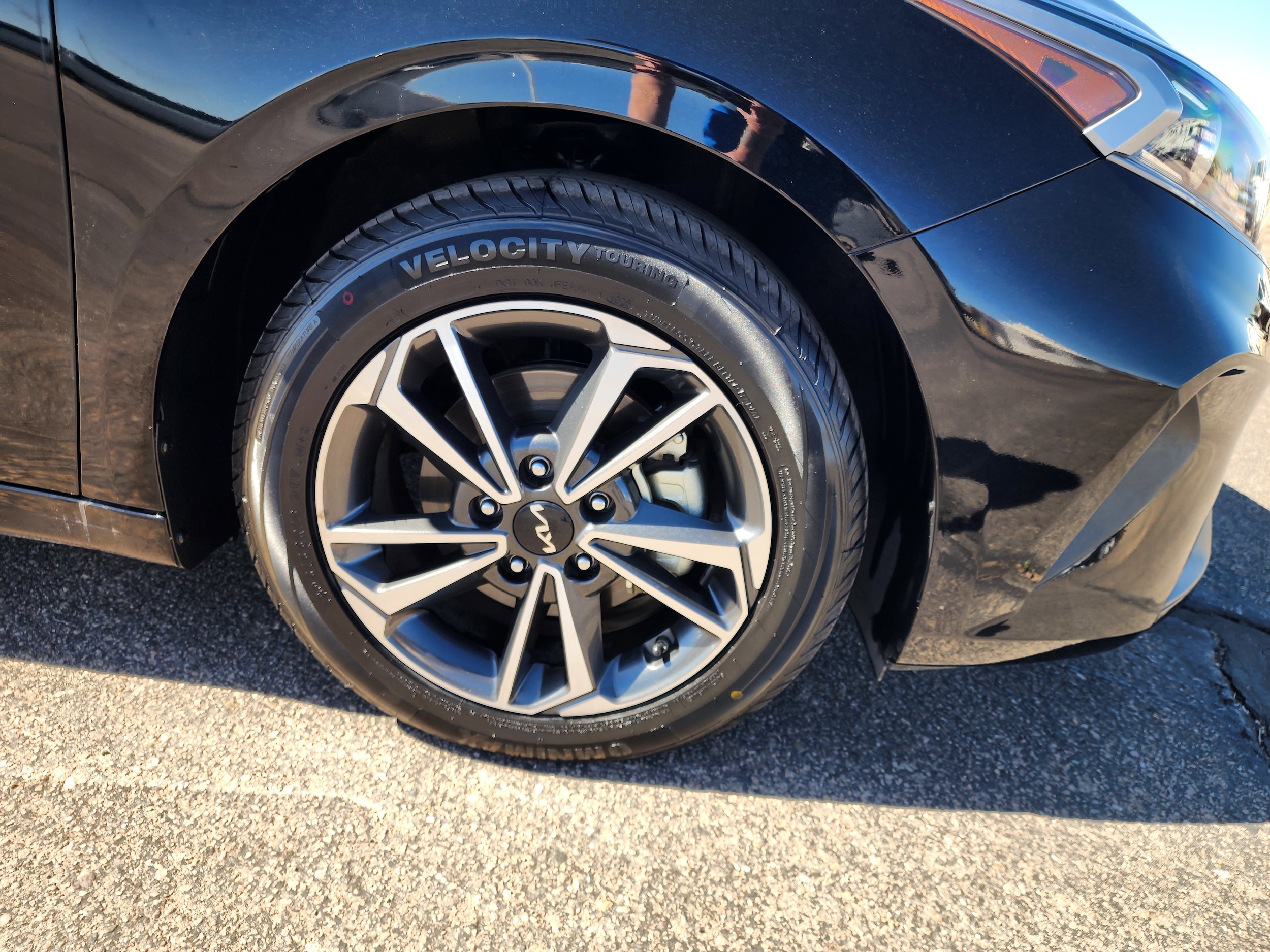 2023 Kia Forte LXS - Photo 10