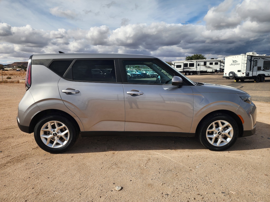 2023 Kia Soul LX photo 4