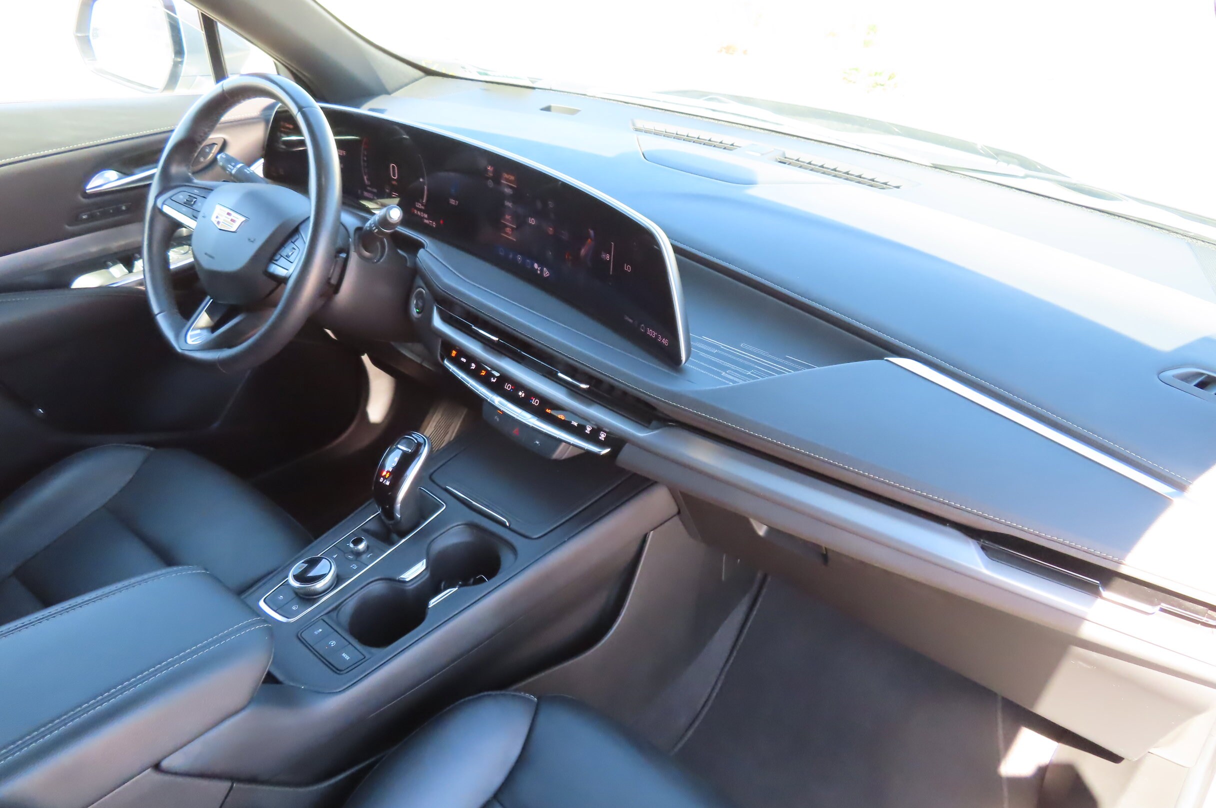 2024 Cadillac XT4 Premium Luxury - Photo 17