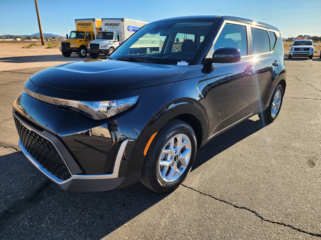 2025 Kia Soul LX S photo 3