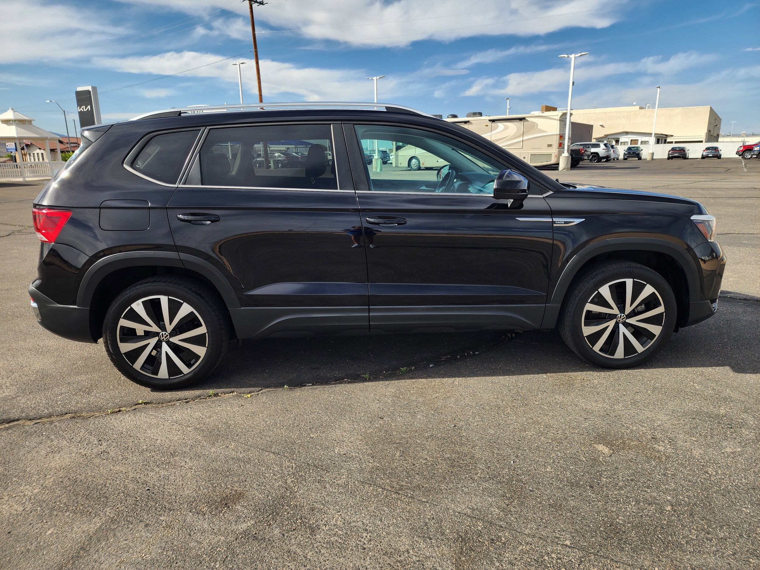 2022 Volkswagen Taos SE photo 4