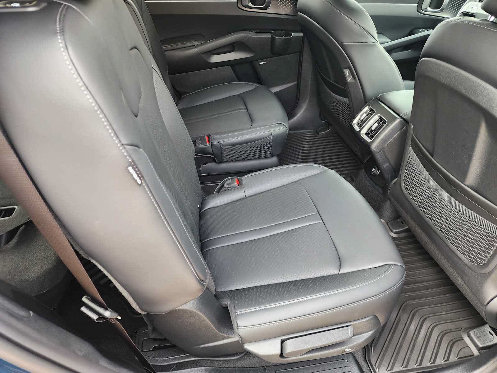 2026 Kia Sorento EX Hybrid - Photo 11