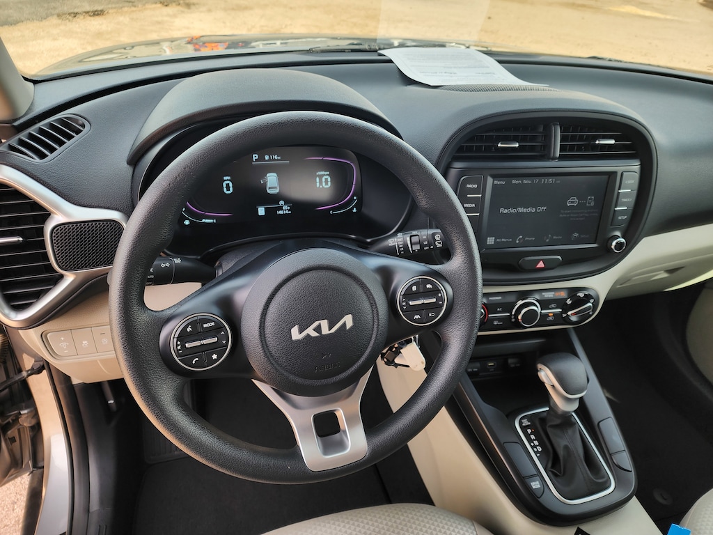 2023 Kia Soul LX photo 2