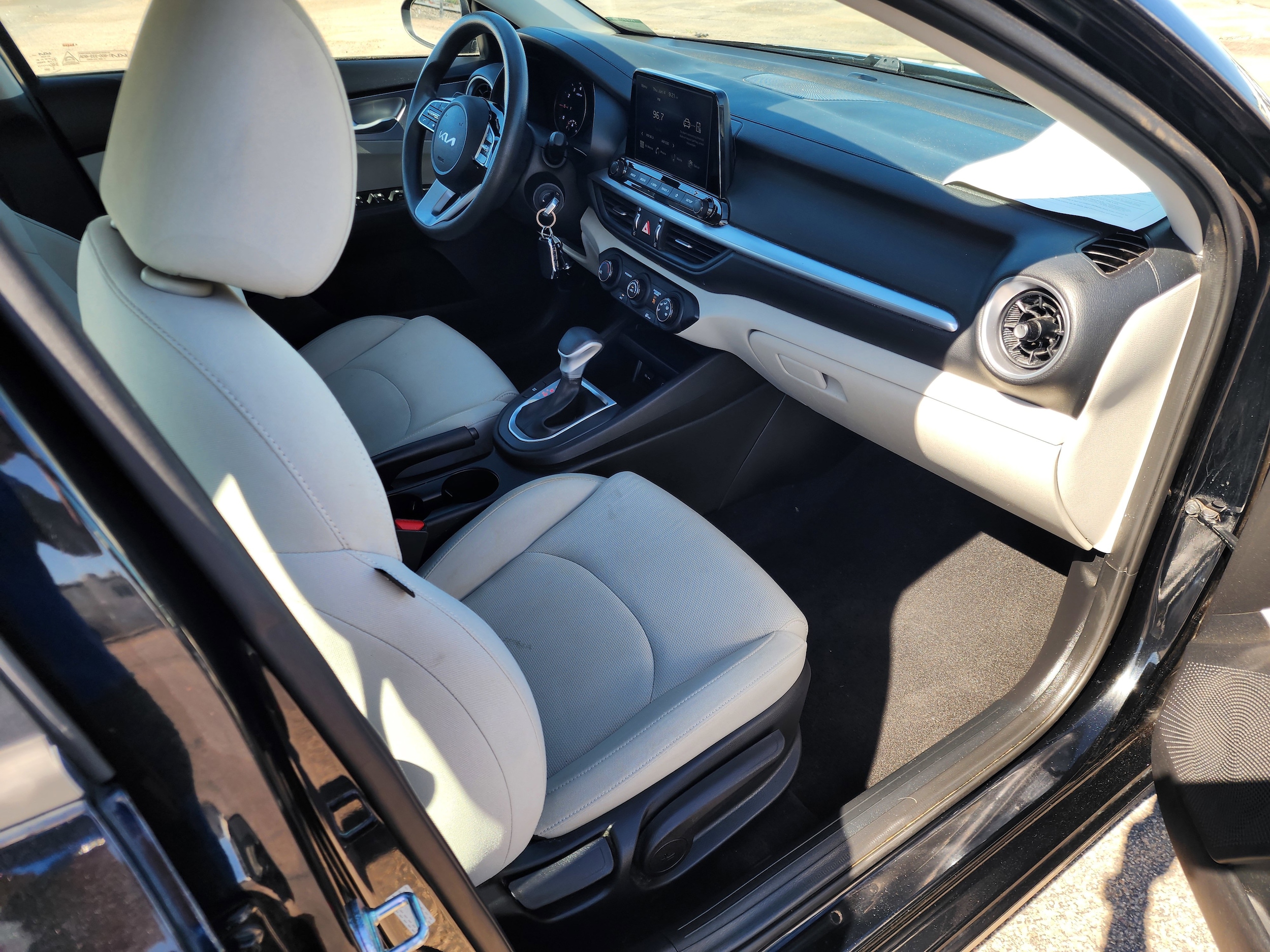 2023 Kia Forte LXS - Photo 12