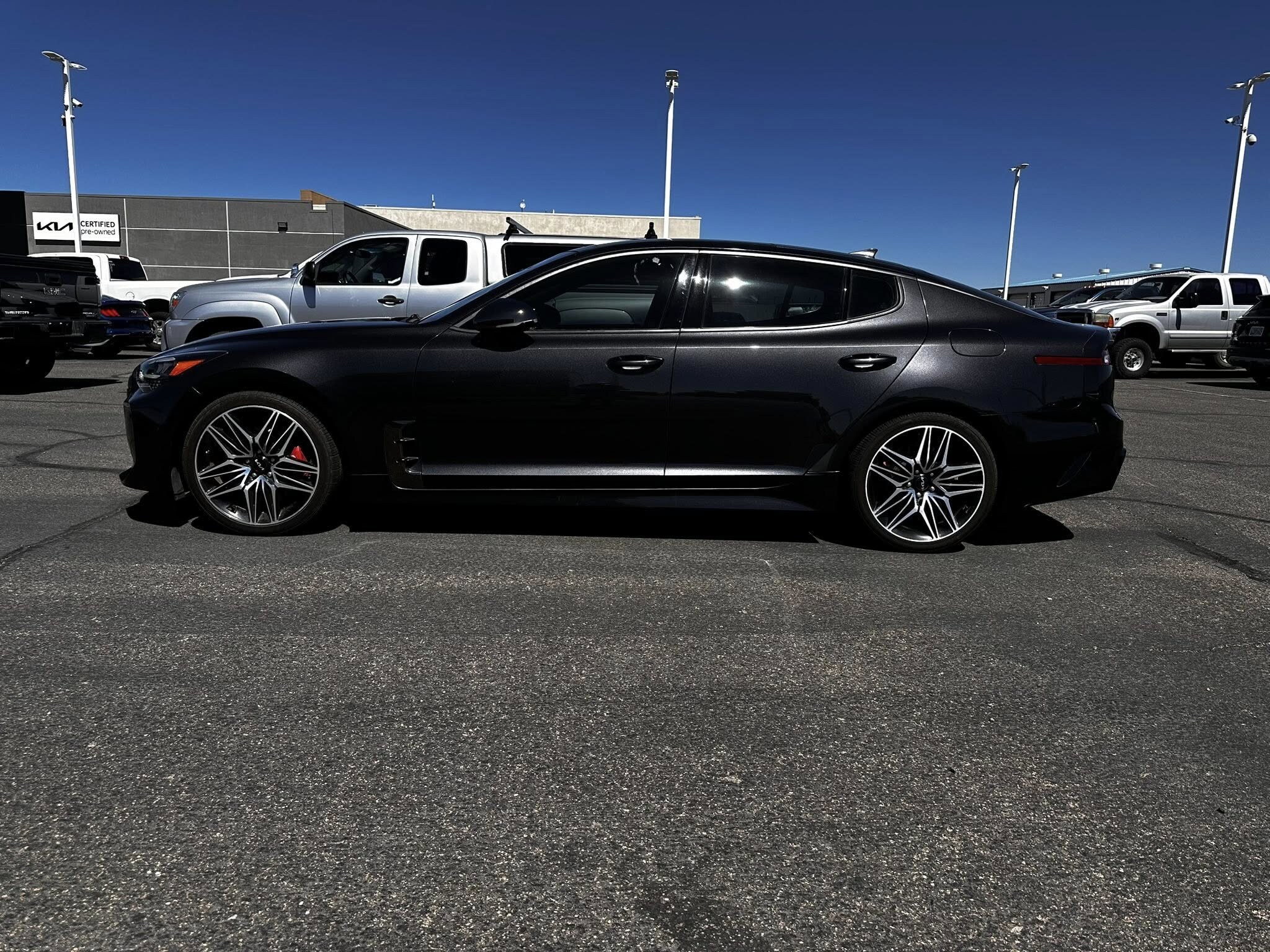 2022 Kia Stinger GT1 photo 2
