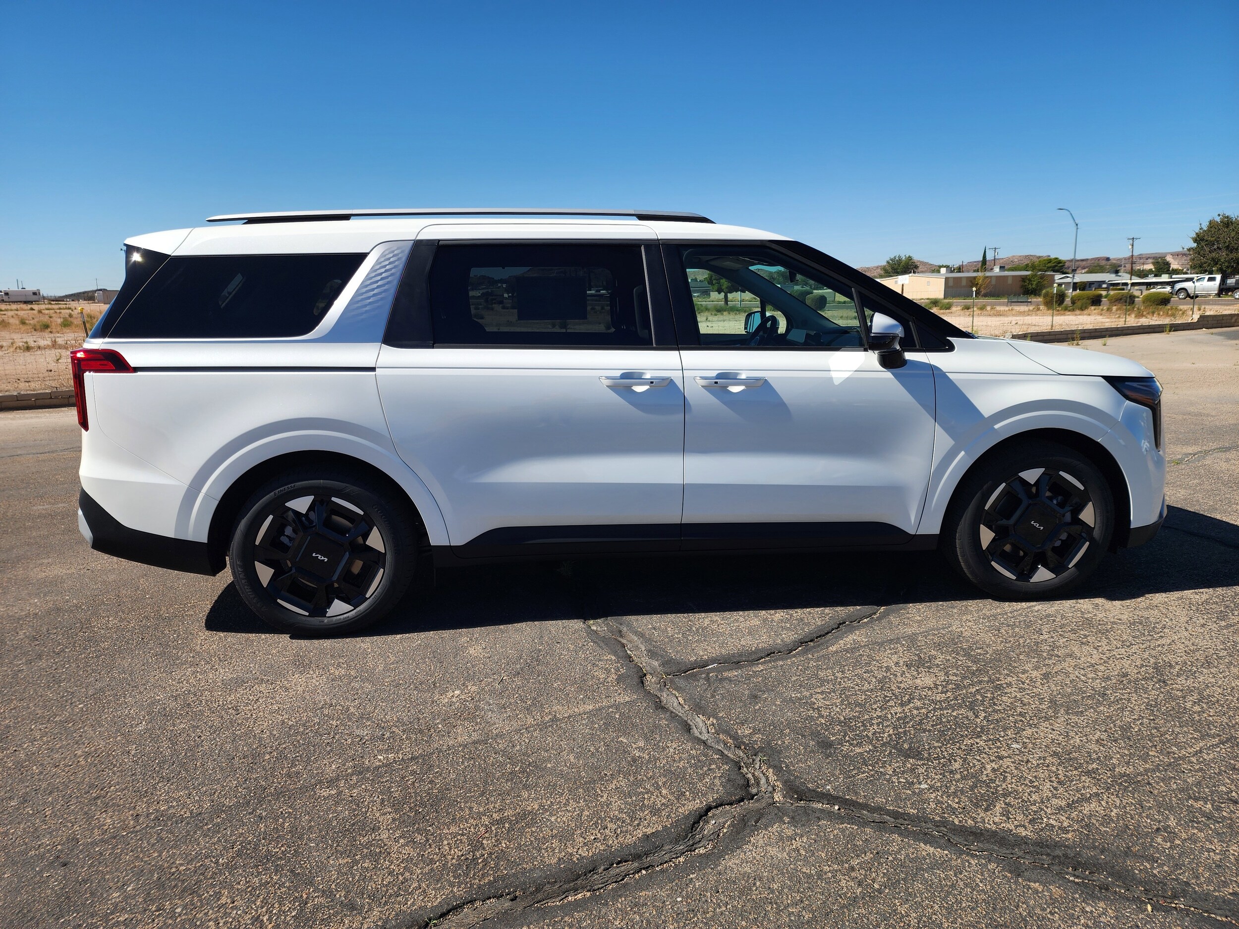 2026 Kia Carnival EX photo 4