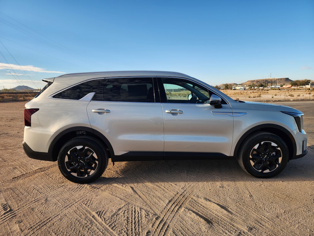 2026 Kia Sorento S photo 3