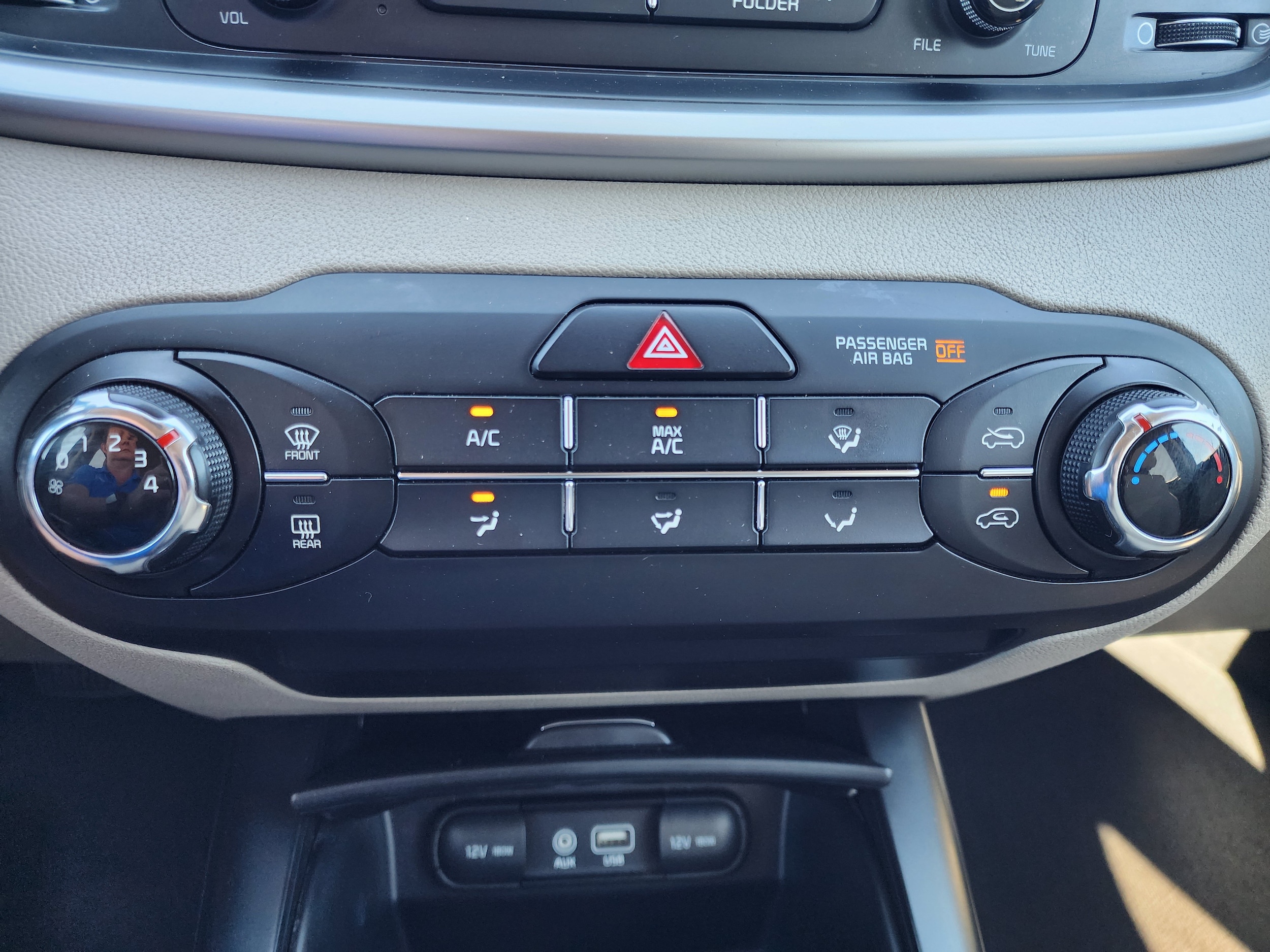 2017 Kia Sorento LX - Photo 24