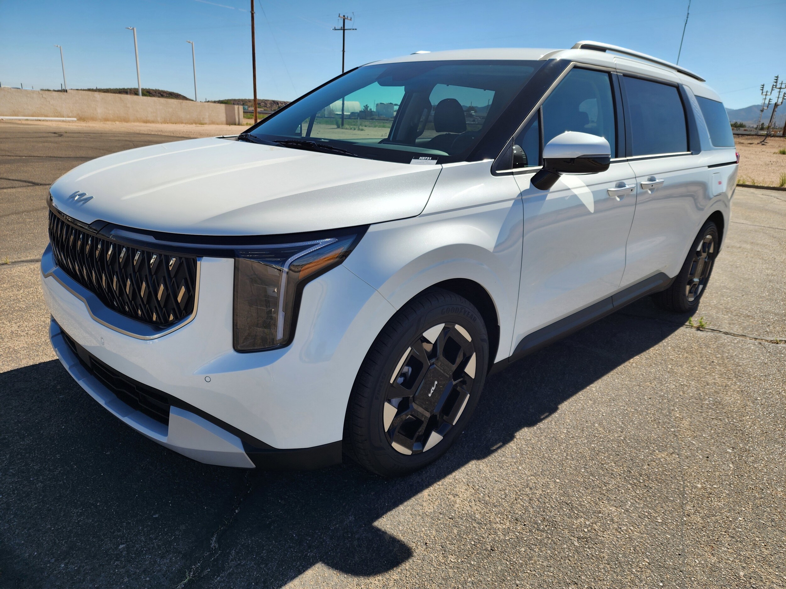 2026 Kia Carnival EX photo 3