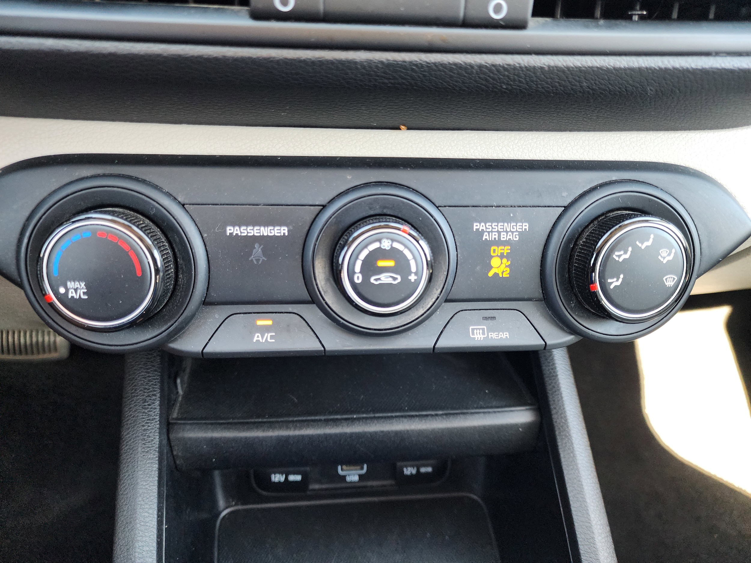 2023 Kia Forte LXS - Photo 23