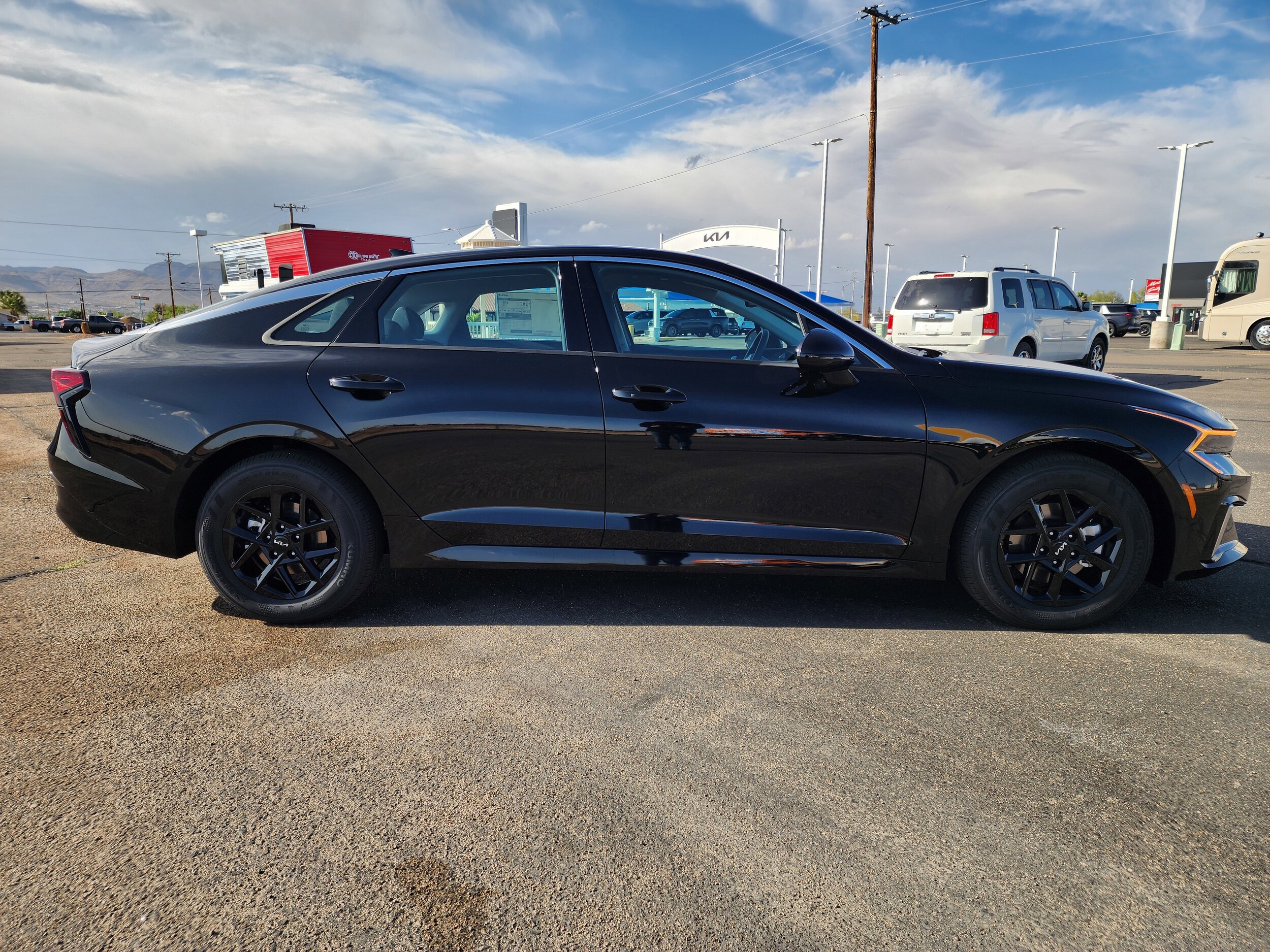 2025 Kia K5 LXS photo 4