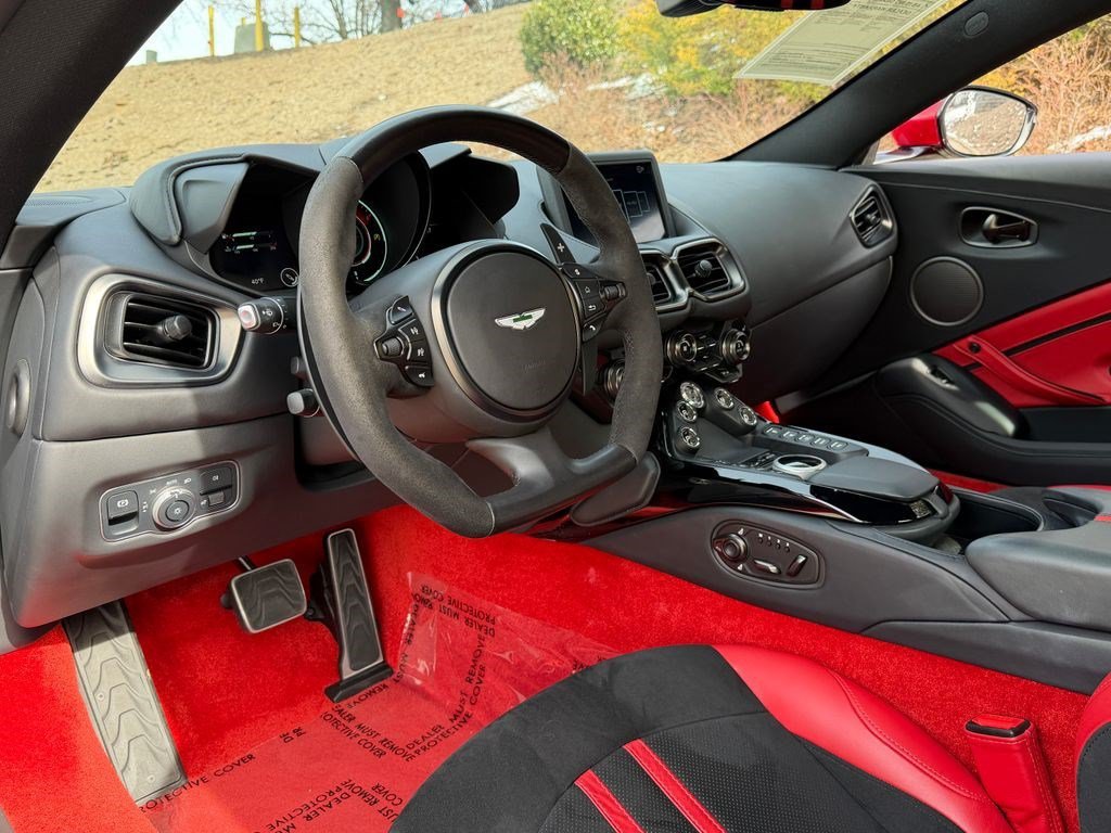 Aston Martin Vantage