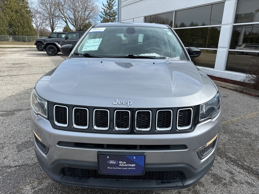 Used 2019 Jeep Compass Sport with VIN 3C4NJDAB8KT771533 for sale in Mason City, IA