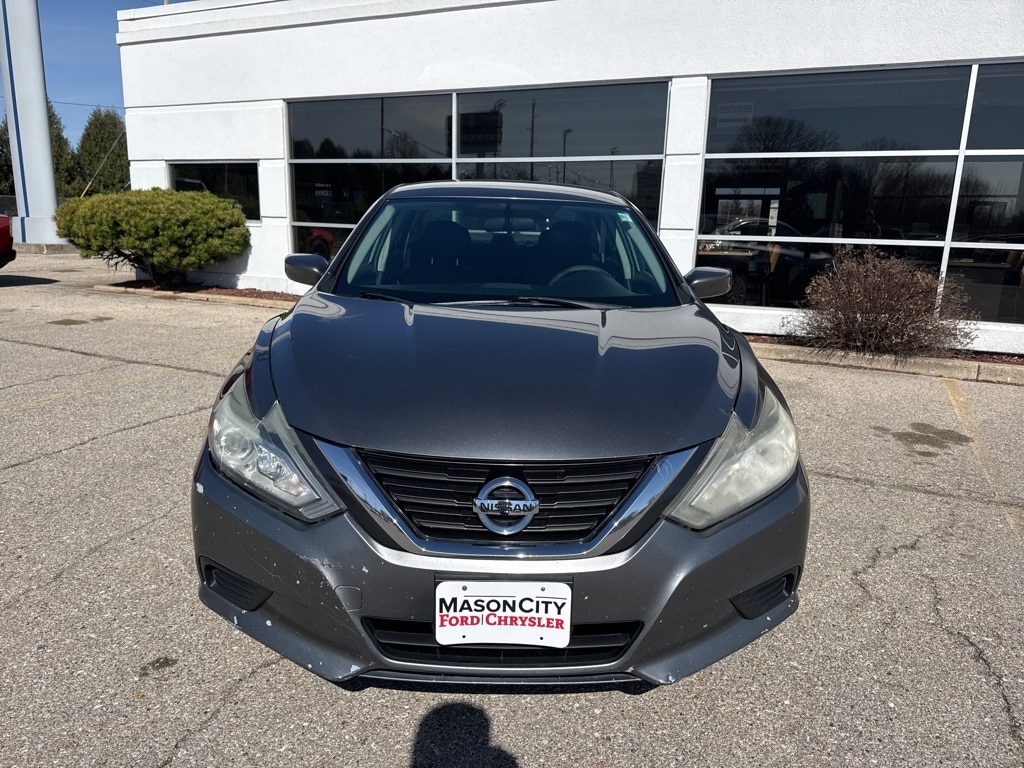Used 2016 Nissan Altima S with VIN 1N4AL3APXGC180319 for sale in Mason City, IA