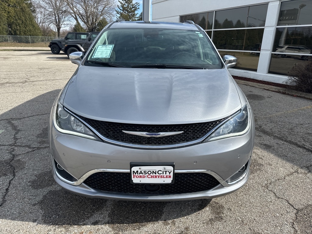 Used 2020 Chrysler Pacifica Limited with VIN 2C4RC1GG5LR165429 for sale in Mason City, IA