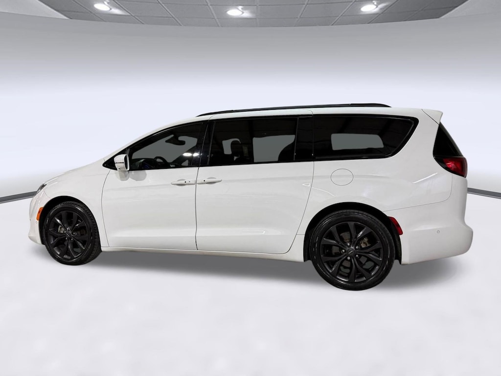 Used 2020 Chrysler Pacifica Red S