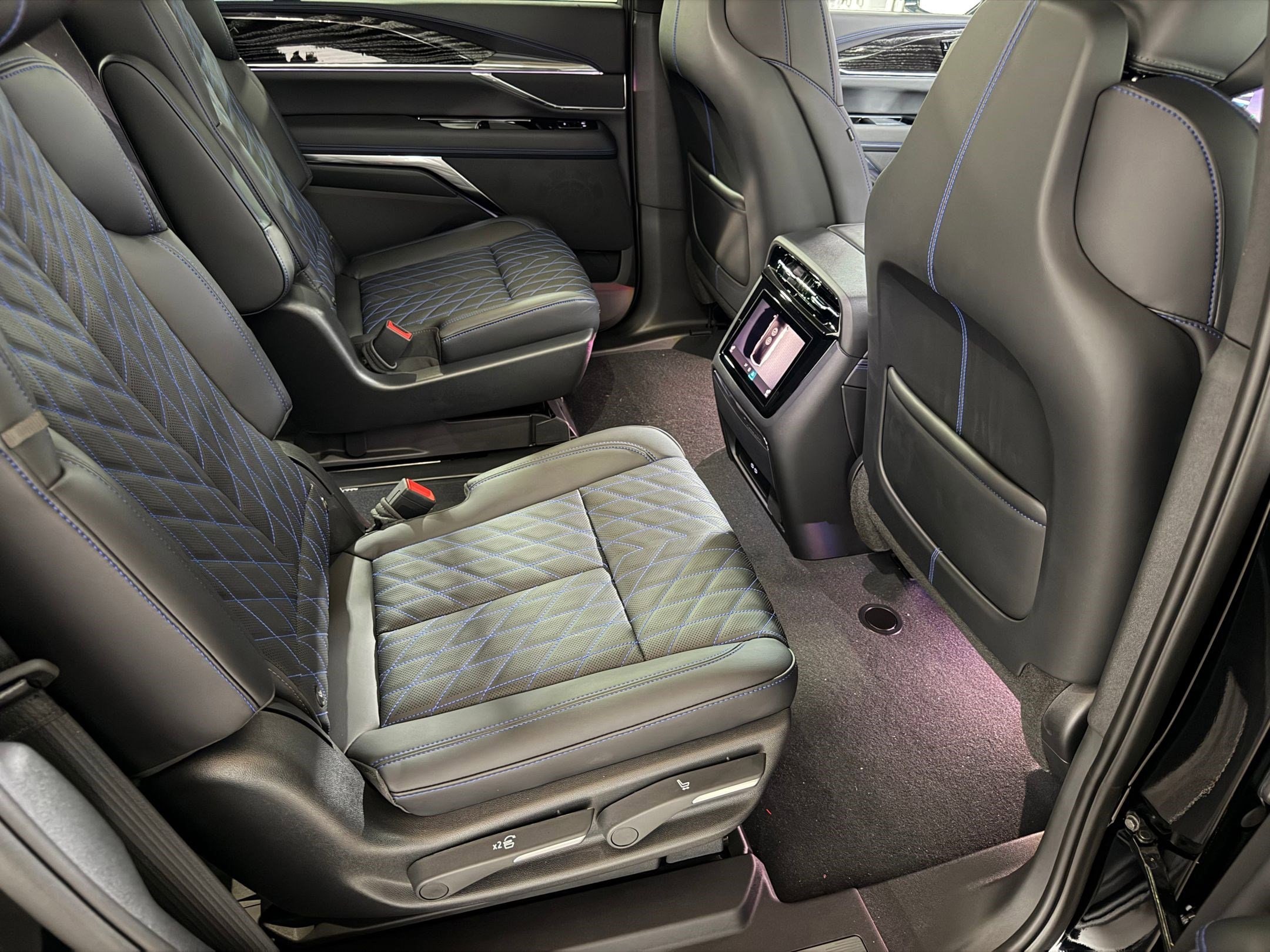 2026 Cadillac Escalade IQL Luxury - Photo 49