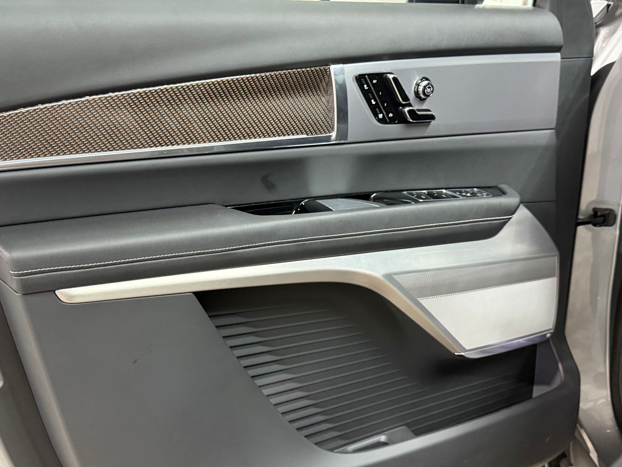 2026 Cadillac VISTIQ Sport - Photo 12