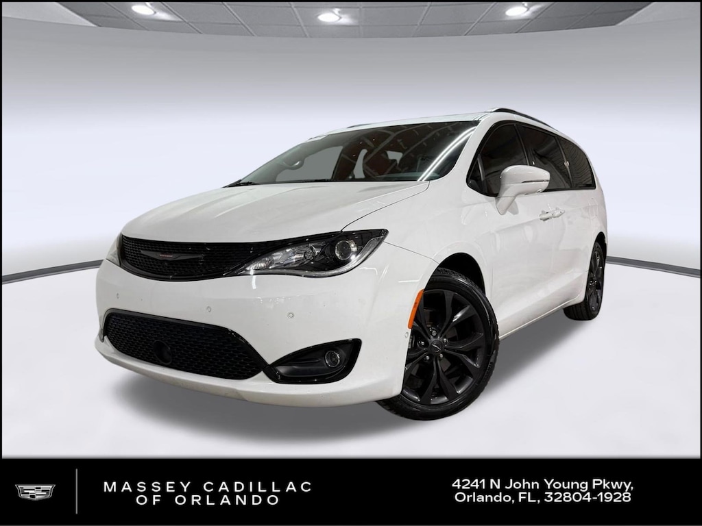 Used 2020 Chrysler Pacifica Red S