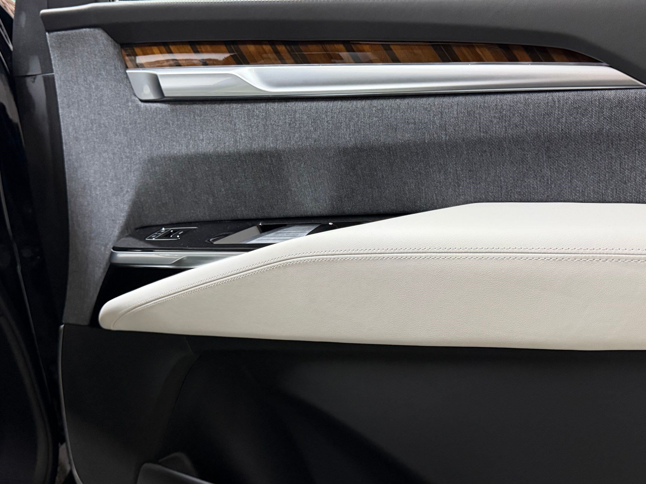 2026 Cadillac Escalade Platinum Sport - Photo 62